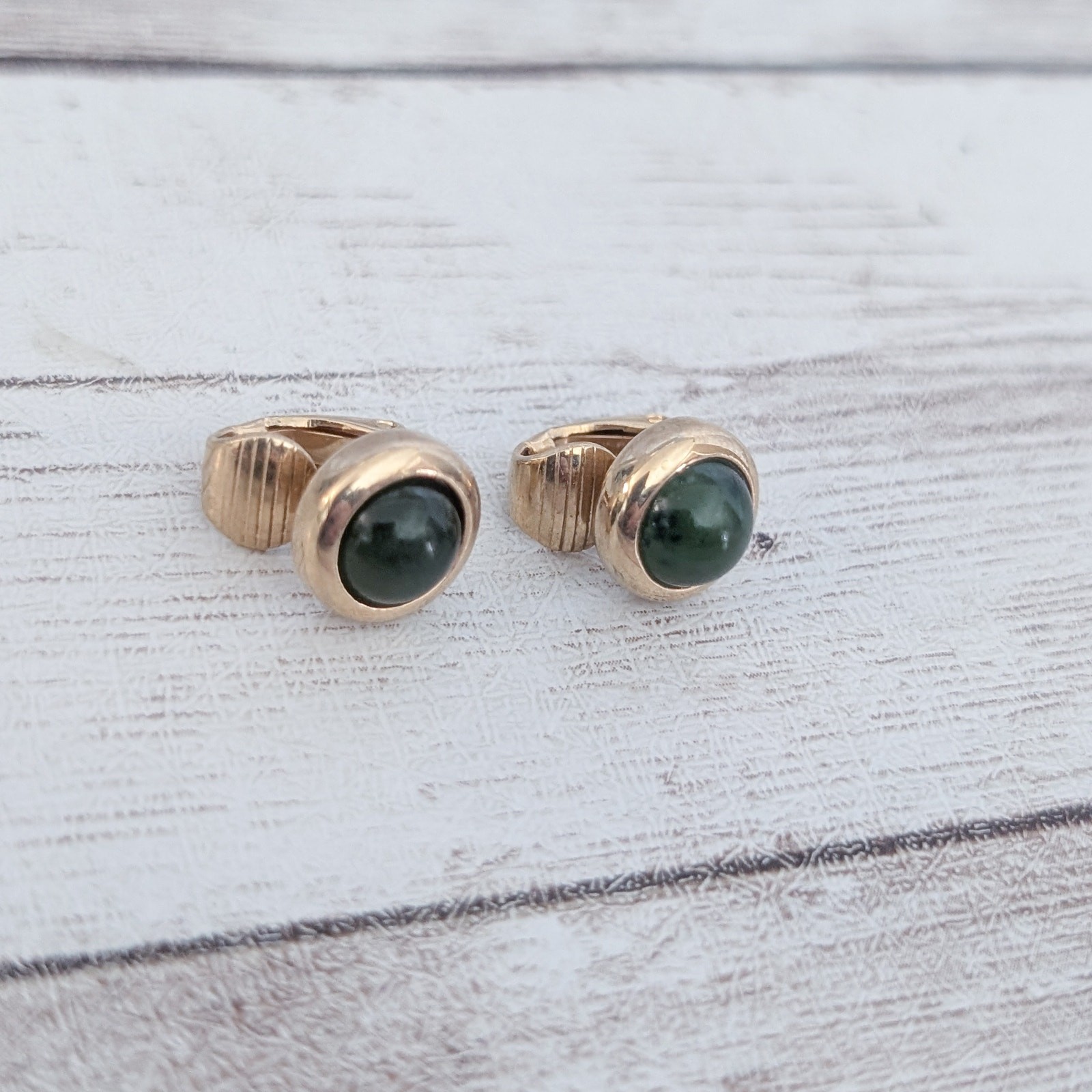 Vintage Avon Clip On Earrings 3/8″ Dark Green & Gold Tone – Loose Clip