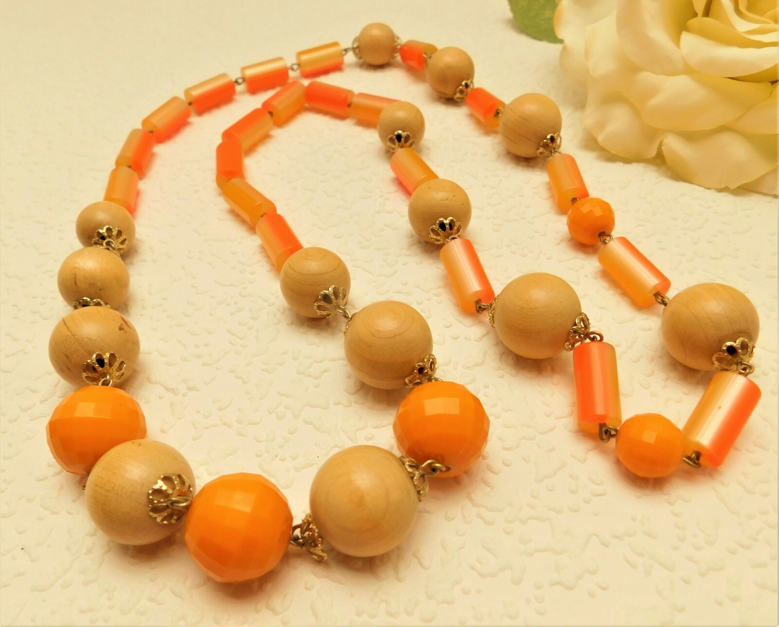 VINTAGE 60’s LUCITE AND WOOD BEAD BOHEMIAN NECKLACE 32″
