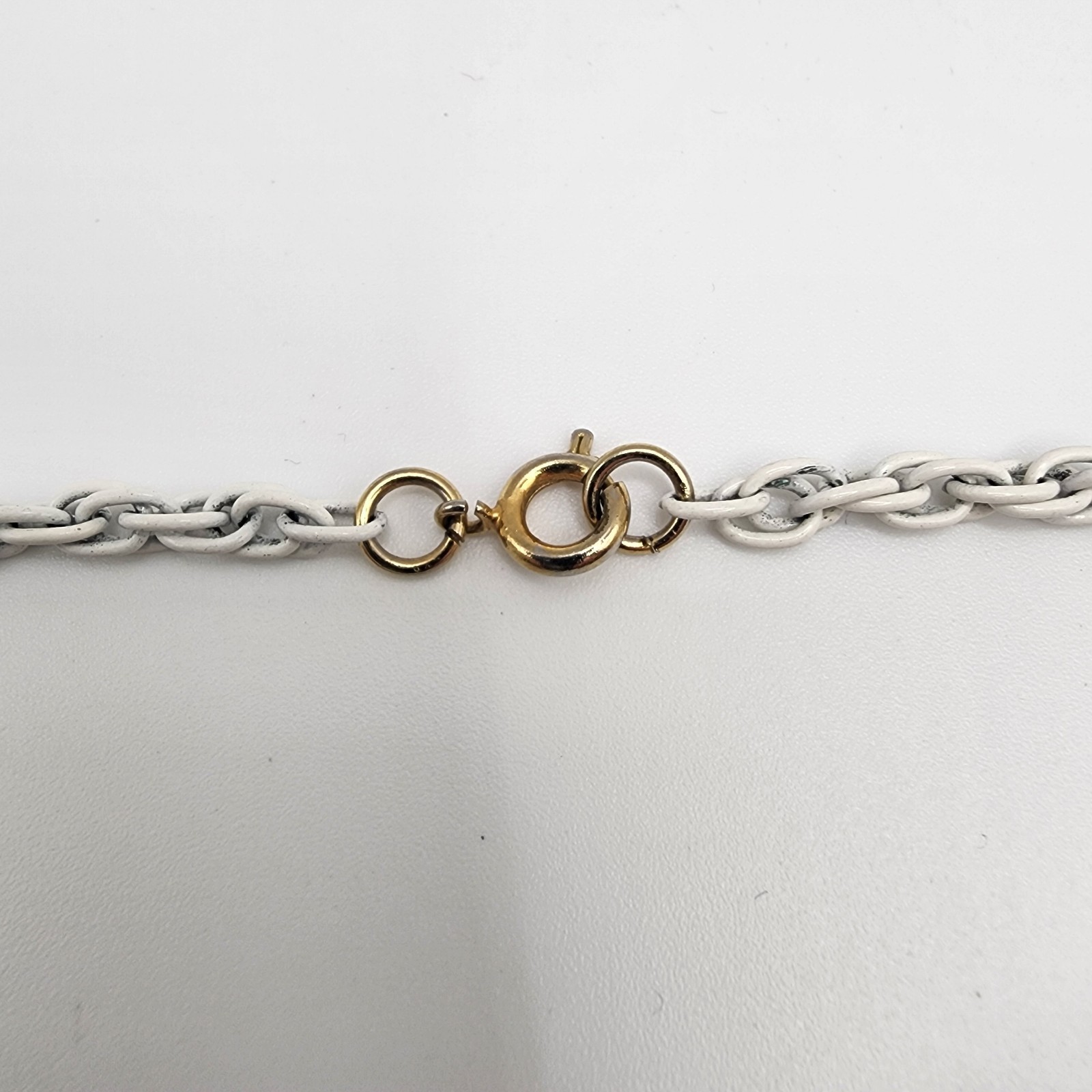 Vintage Gold & White Tone Enamel Choker Necklace 15.5″ Twisted Triple Link Chain