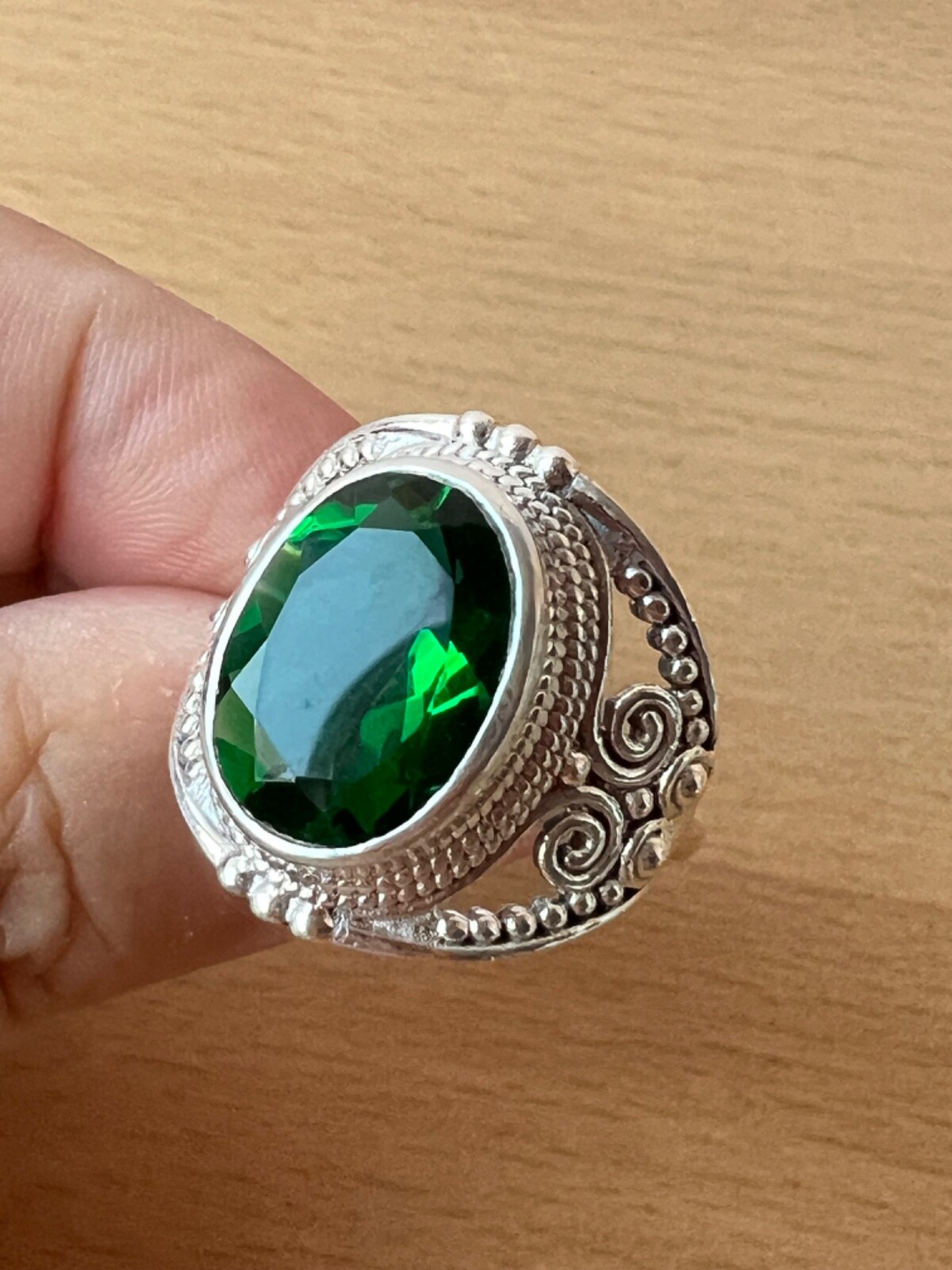 VINTAGE LARGE VIVID GREEN OVAL PASTE GLASS RING 925 STERLING SILVER ORNATE