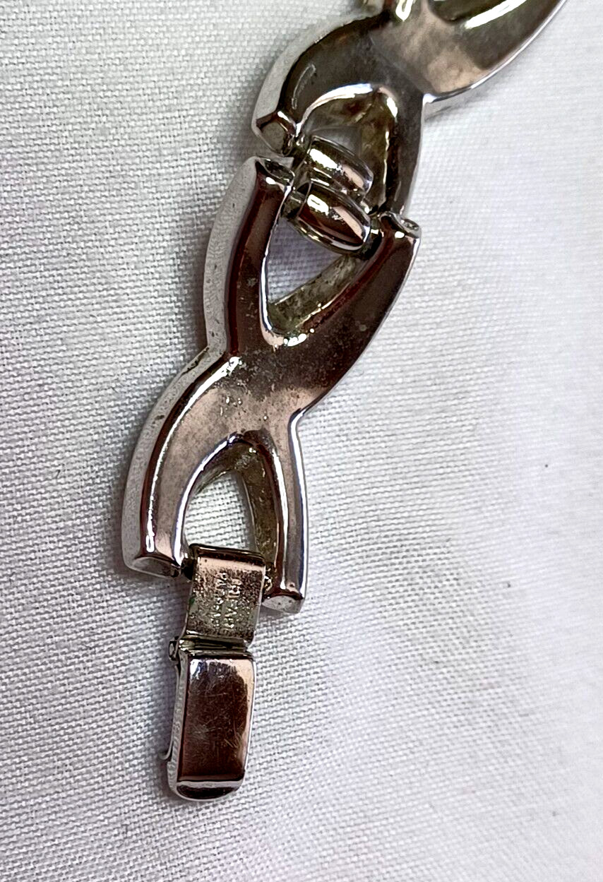 VINTAGE 1930’S – 1950’S CROWN TRIFARI SILVER TONE BRACELET EARRINGS SET
