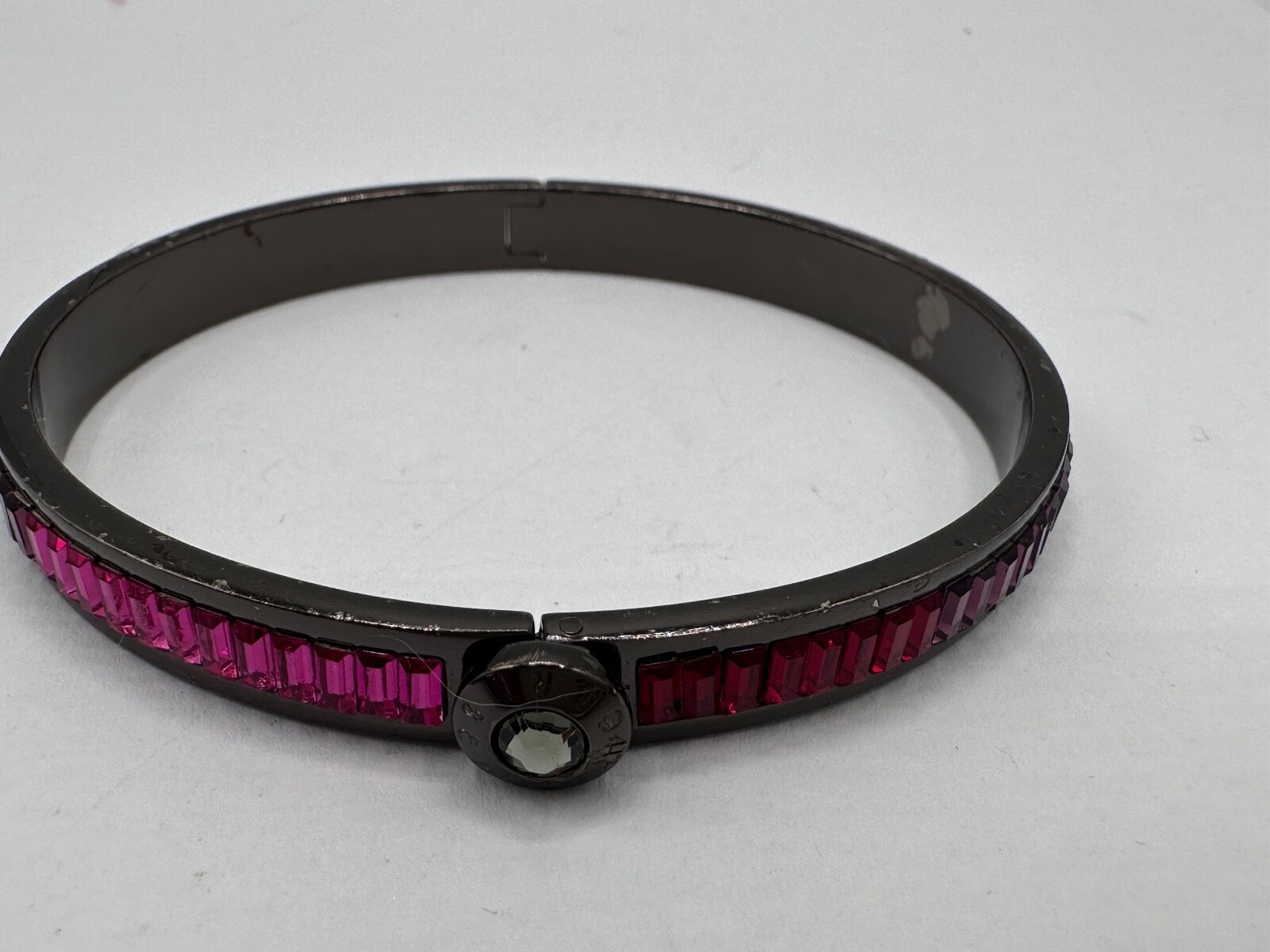 ESTATE GUNMETAL PINK GARNET CRYSTAL HENRI BENDEL SIGNED BANGLE BRACELET