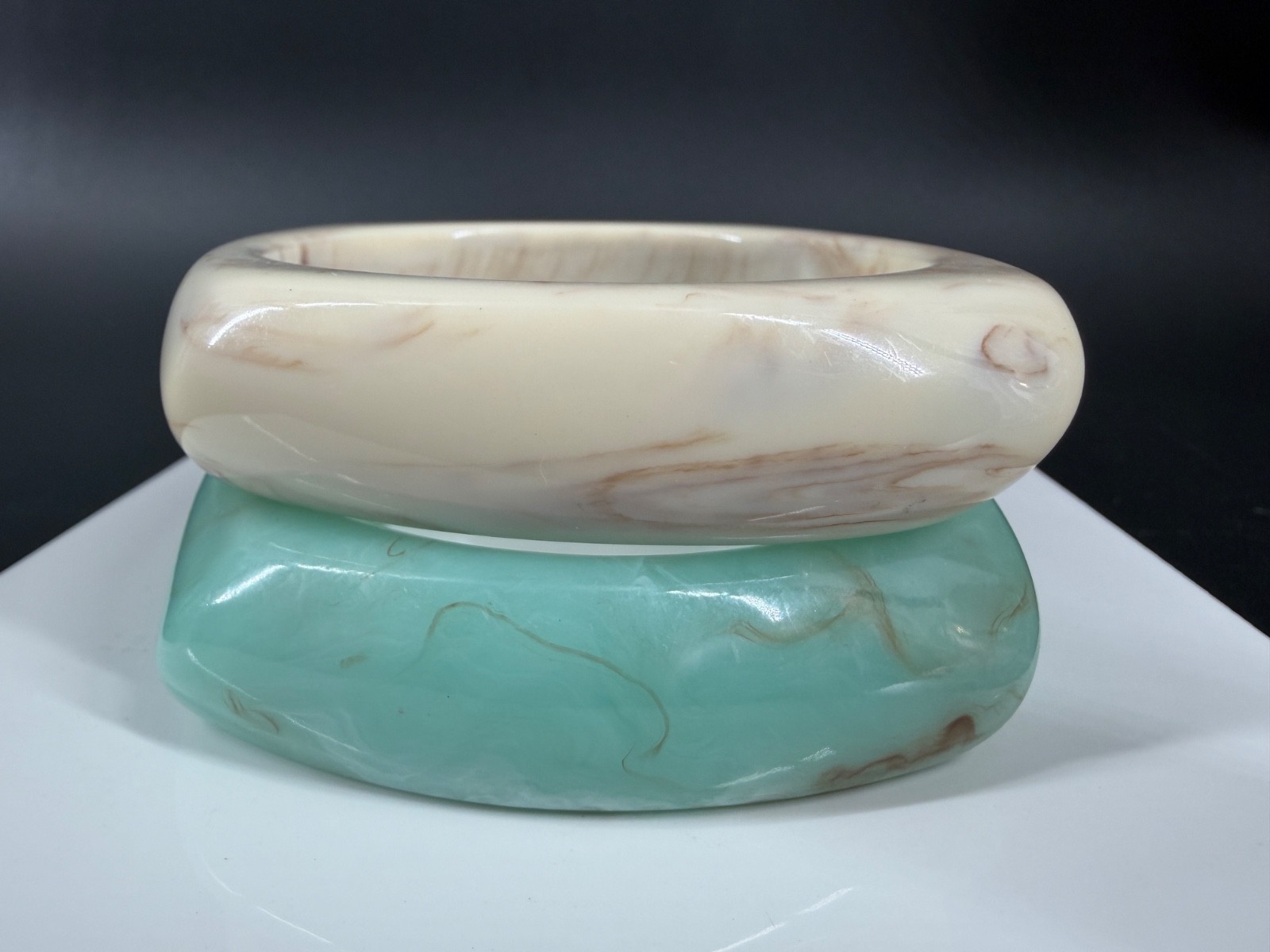 Vintage Chunky Lucite Bangle Bracelet Stack Lot Marbled Cream Mint