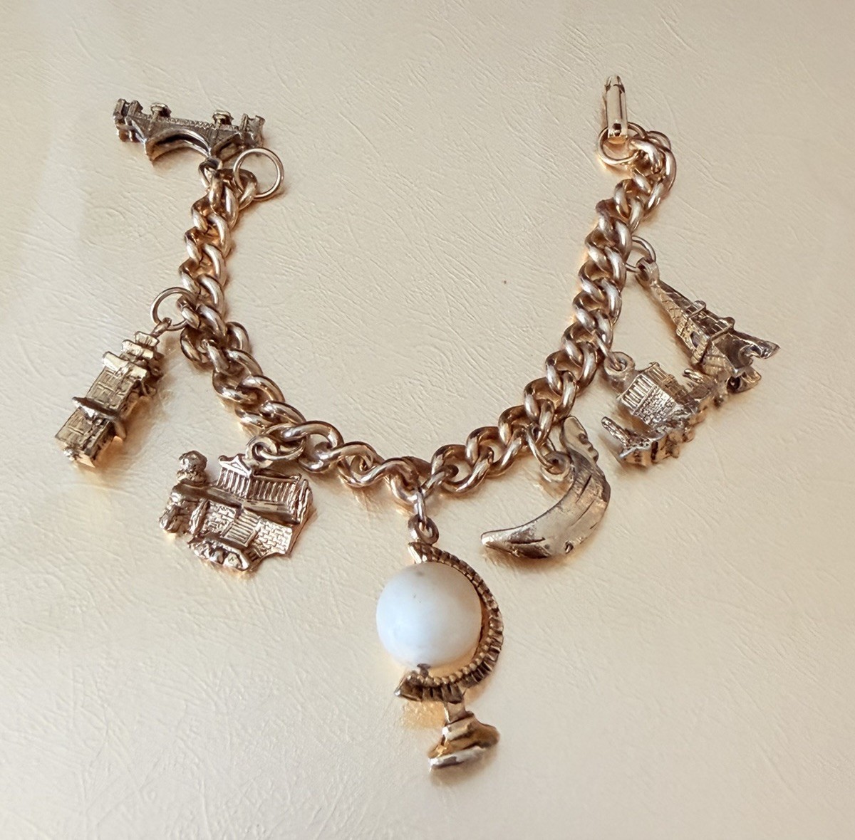 Fun Vintage Gold Tone World Travel Charm Cable Bracelet 7″