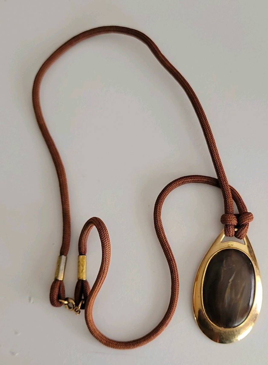 Vintage 1978 Sarah Coventry Broadway Pendant Ncklce Gold Tone Brown Glass & Cord