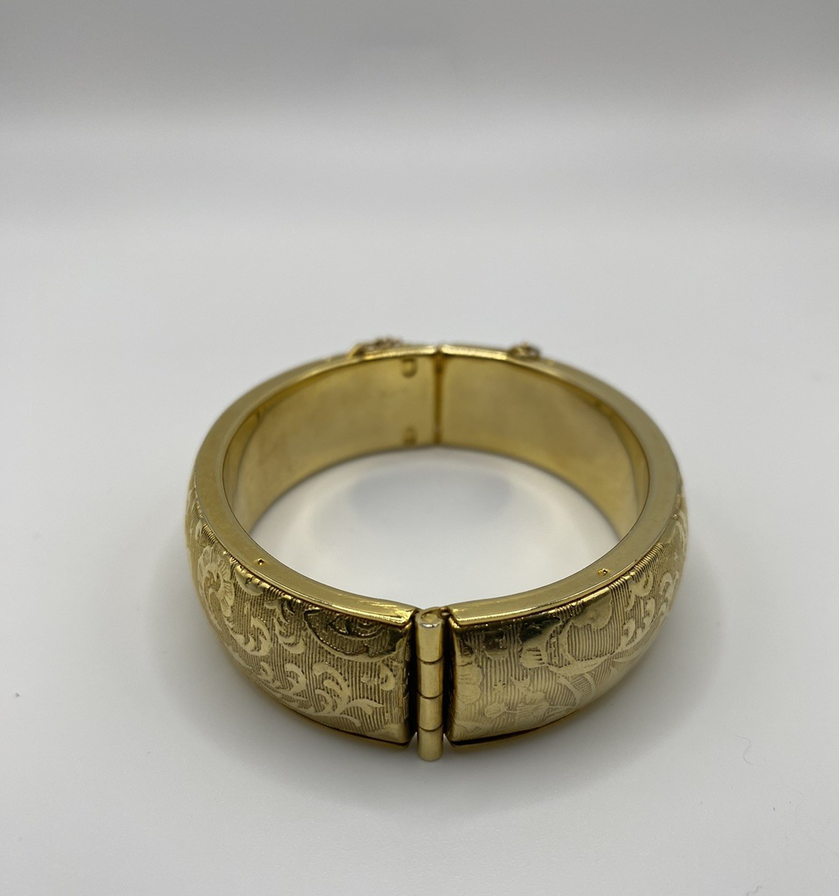 Hinge Bracelet Gold Tone Brocade Scroll Design Safety Chain Boho 2.3 x 2 in