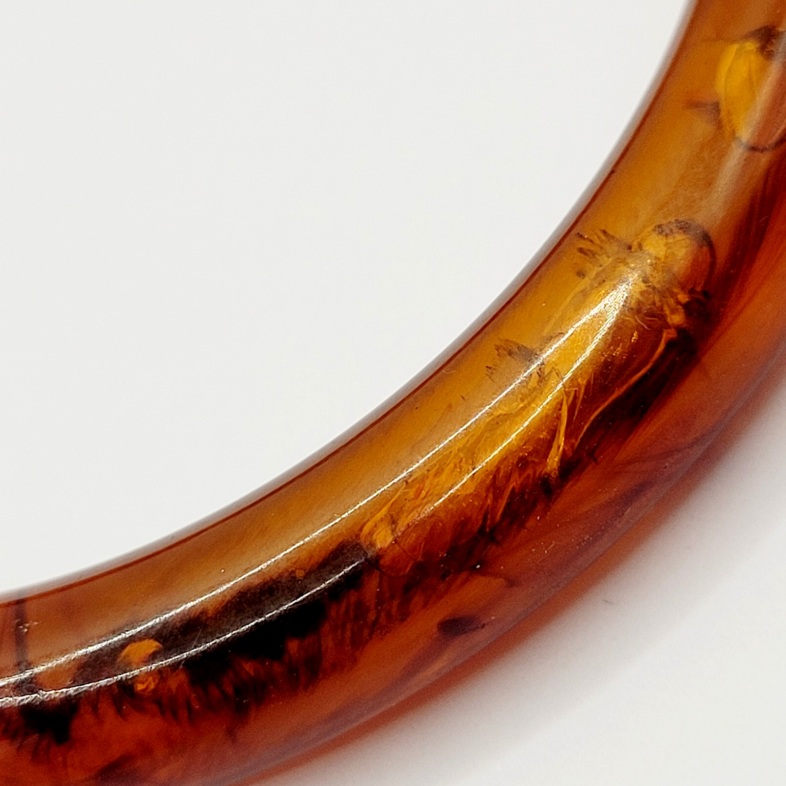 Classic Retro Faux T Shell Acrylic Bangle Bracelet Vintage 1980s with Bubbles