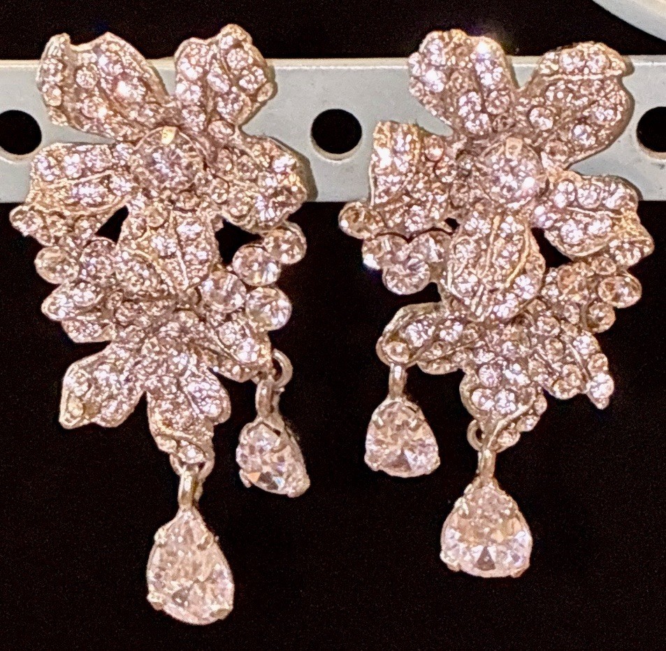 Amazing SIMAN TU Haute Couture Runway Floral Australian Crystal Earrings RARE ~