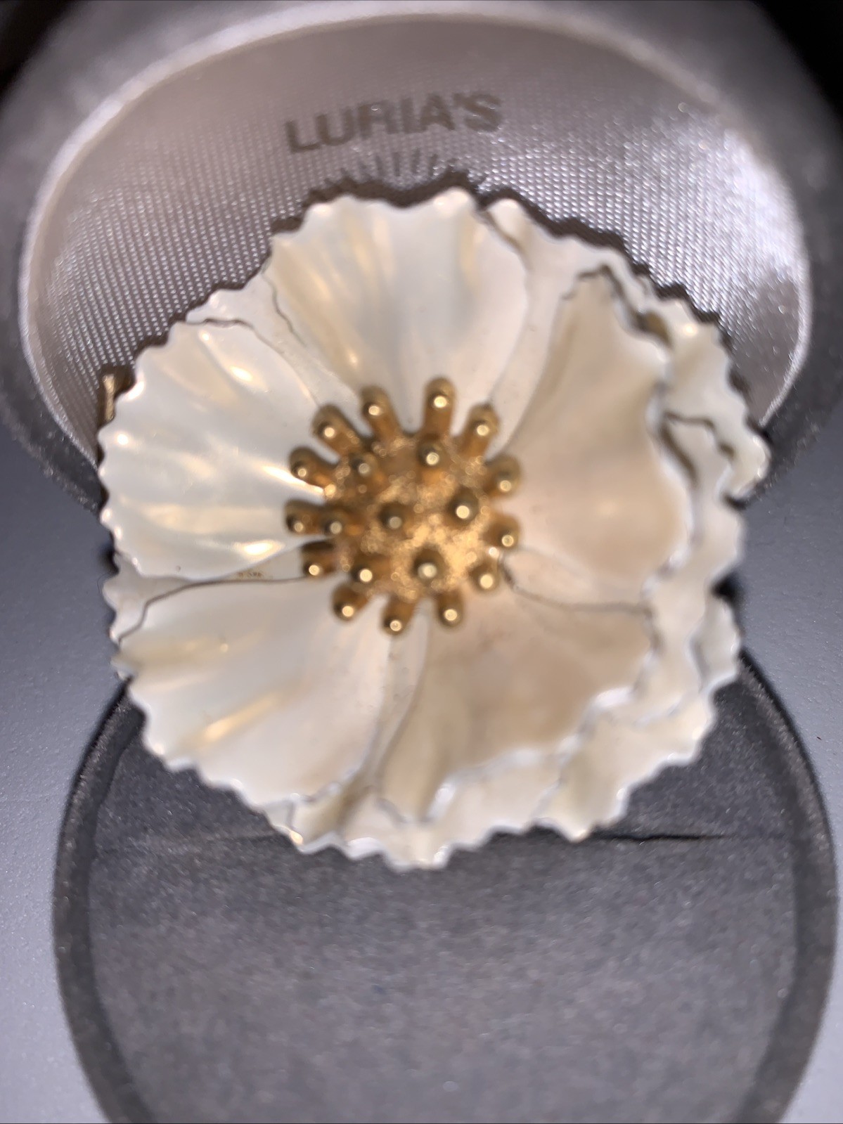 Vintage Estate Flower Cream/yellow Gold tone center safety clasp 1 1/2 in. dia.