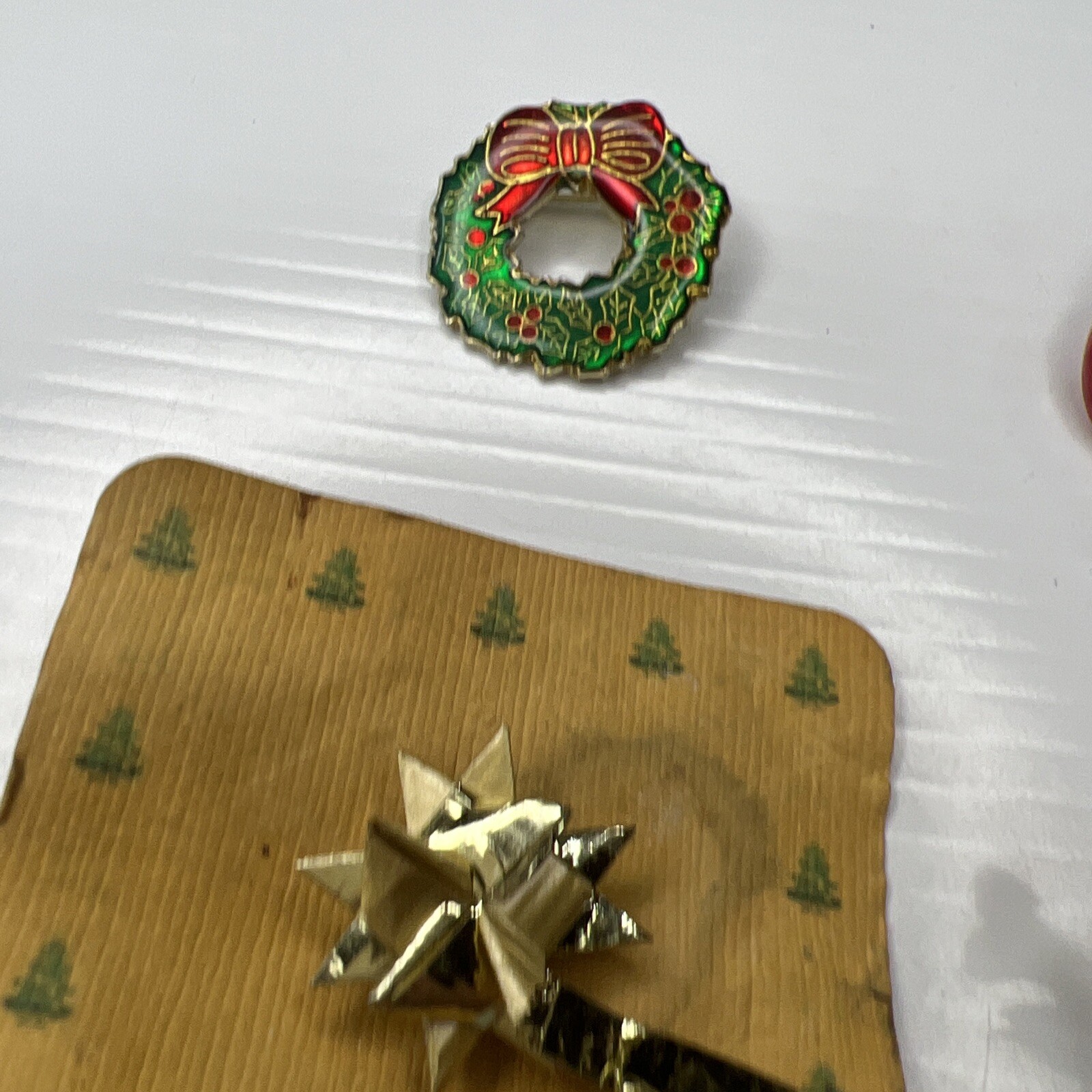 H4 Lot fun world reindeer bow Santa Wreath Christmas Vintage retro brooch pin
