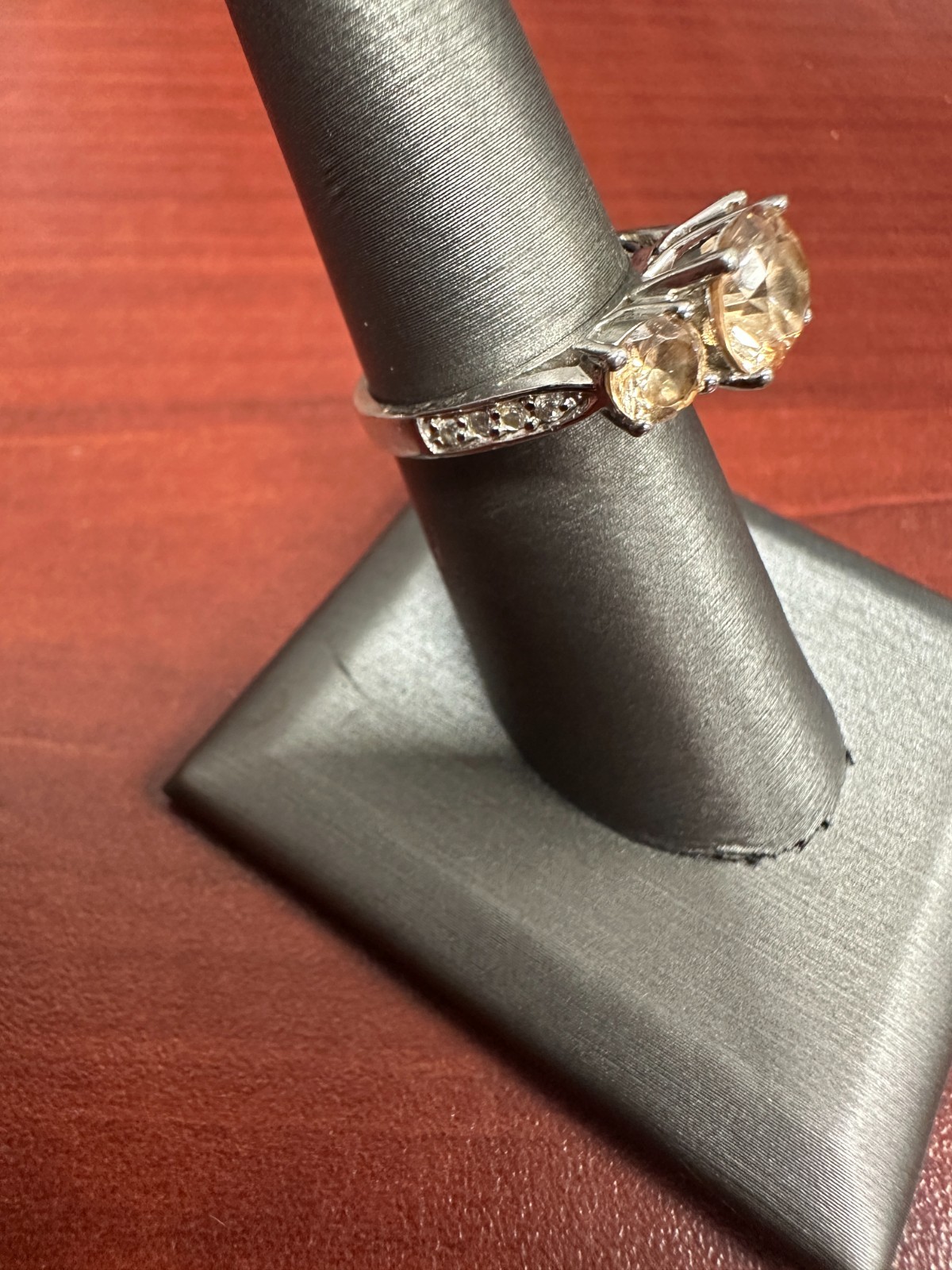 Beautiful Vintage Sterling Silver Ring With 3 Peach Colored Stones Size 6
