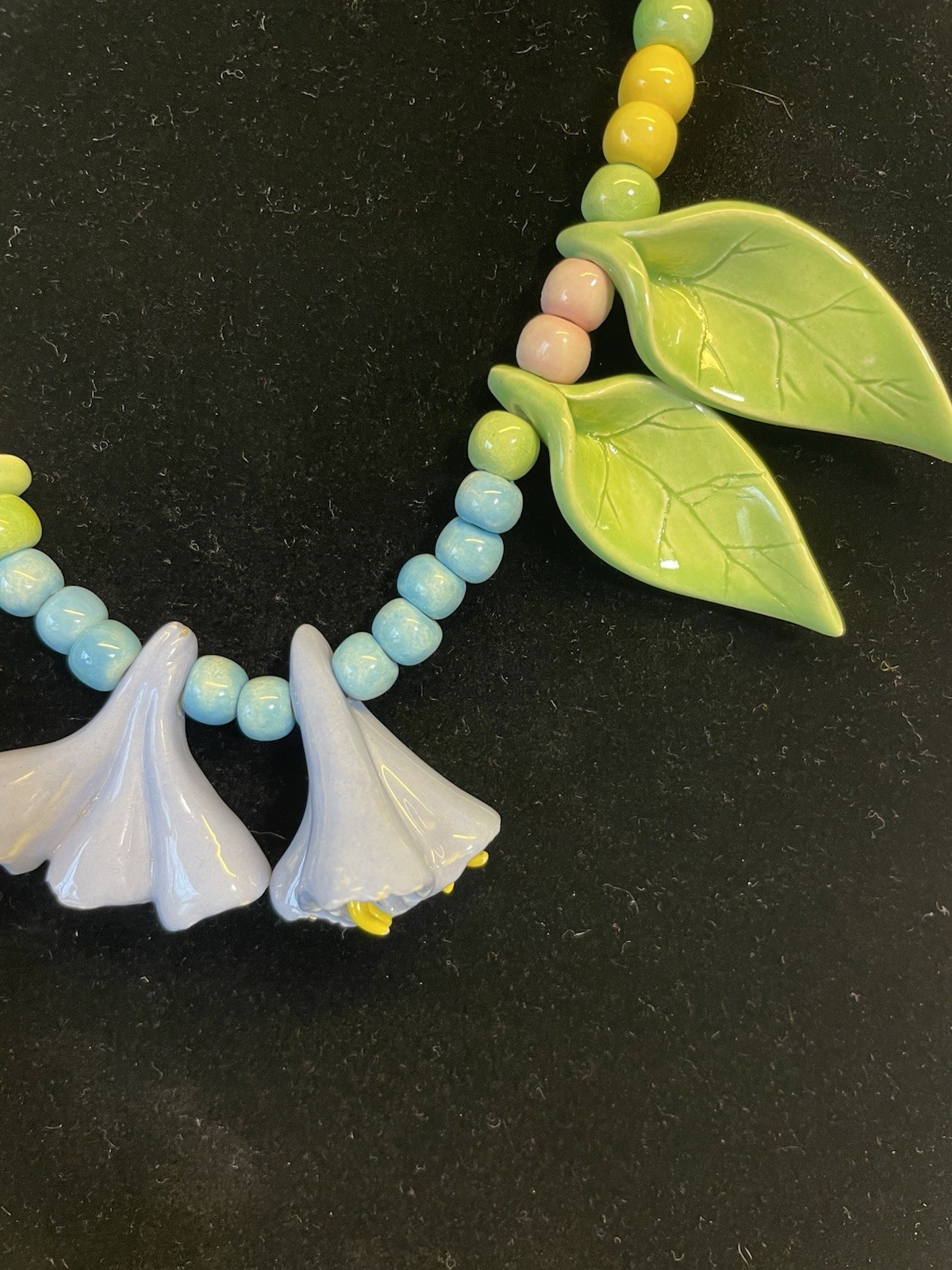 Vintage Parrot Pearls Ceramic Beaded Floral Leaves Necklace 80’s 90”s 18”