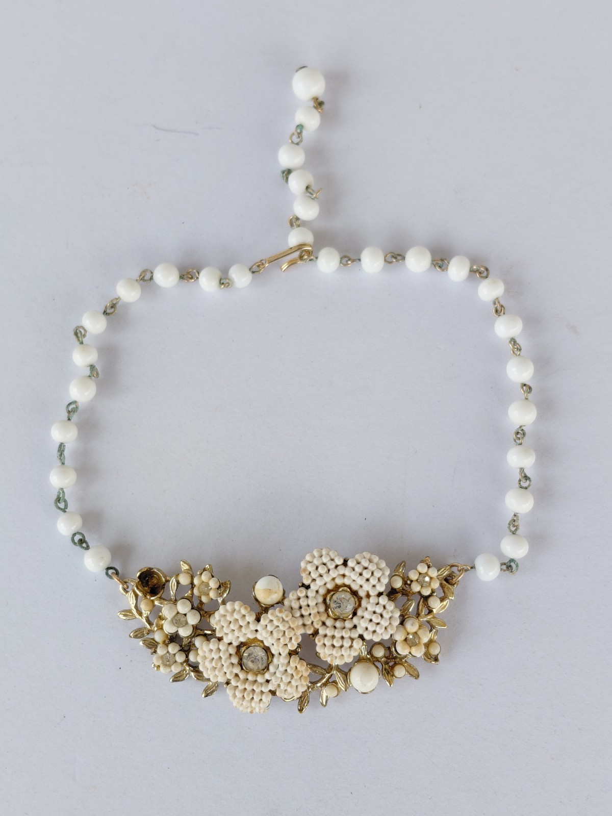 Vintage Necklace Choker Unsigned Gold Tone Tiny Flowers Faux Seed Pearls 17-18″