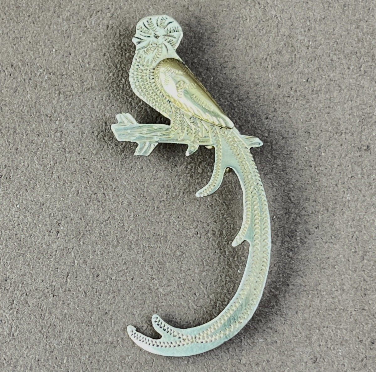 OSCAR HECHO EN GUATEMALA GOLD TONE 900 SILVER QUETZAL BIRD PIN / BROOCH 2-1/4″