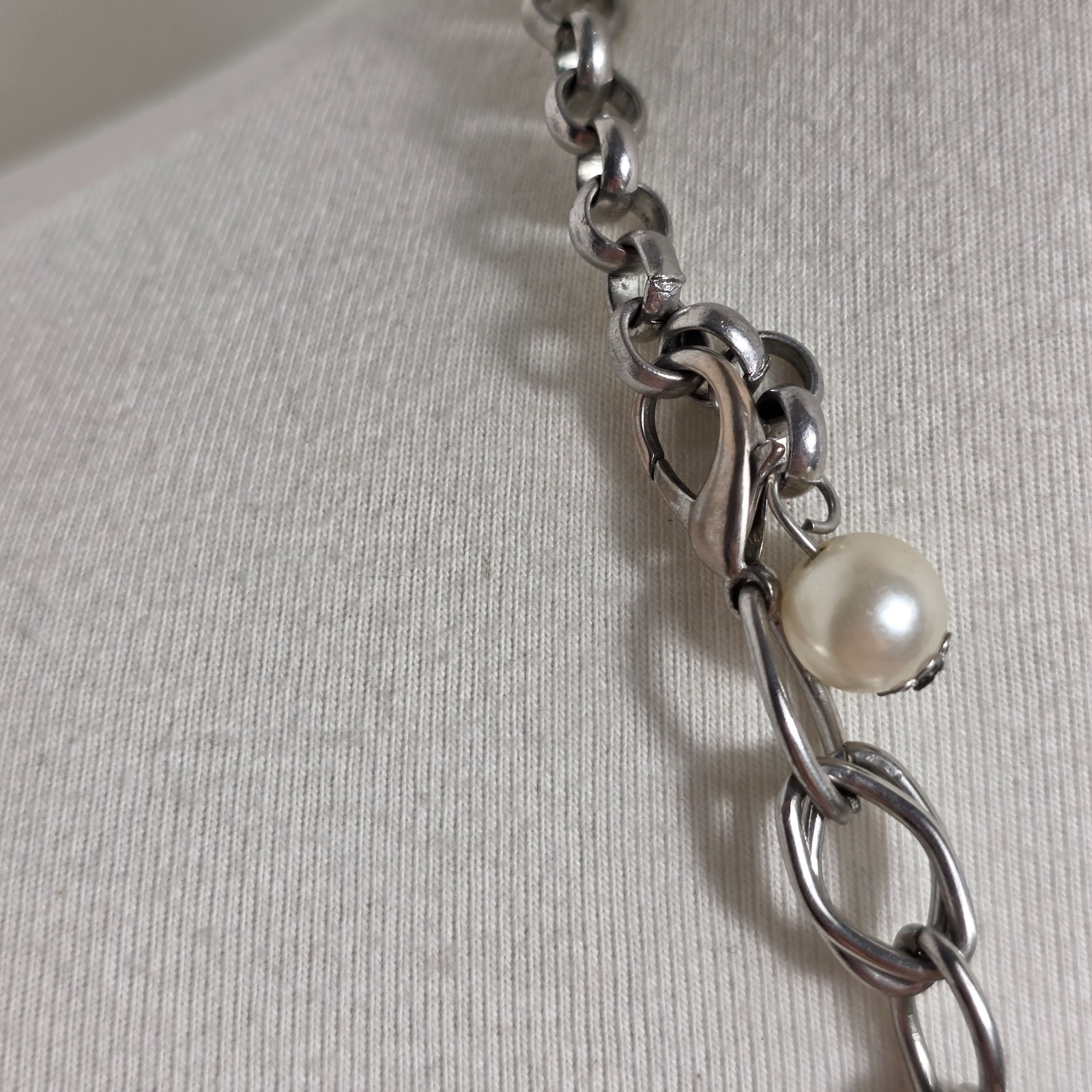 Chunky Statement Necklace Silver Chain Multi-Textured Design Silver & Cream Tone