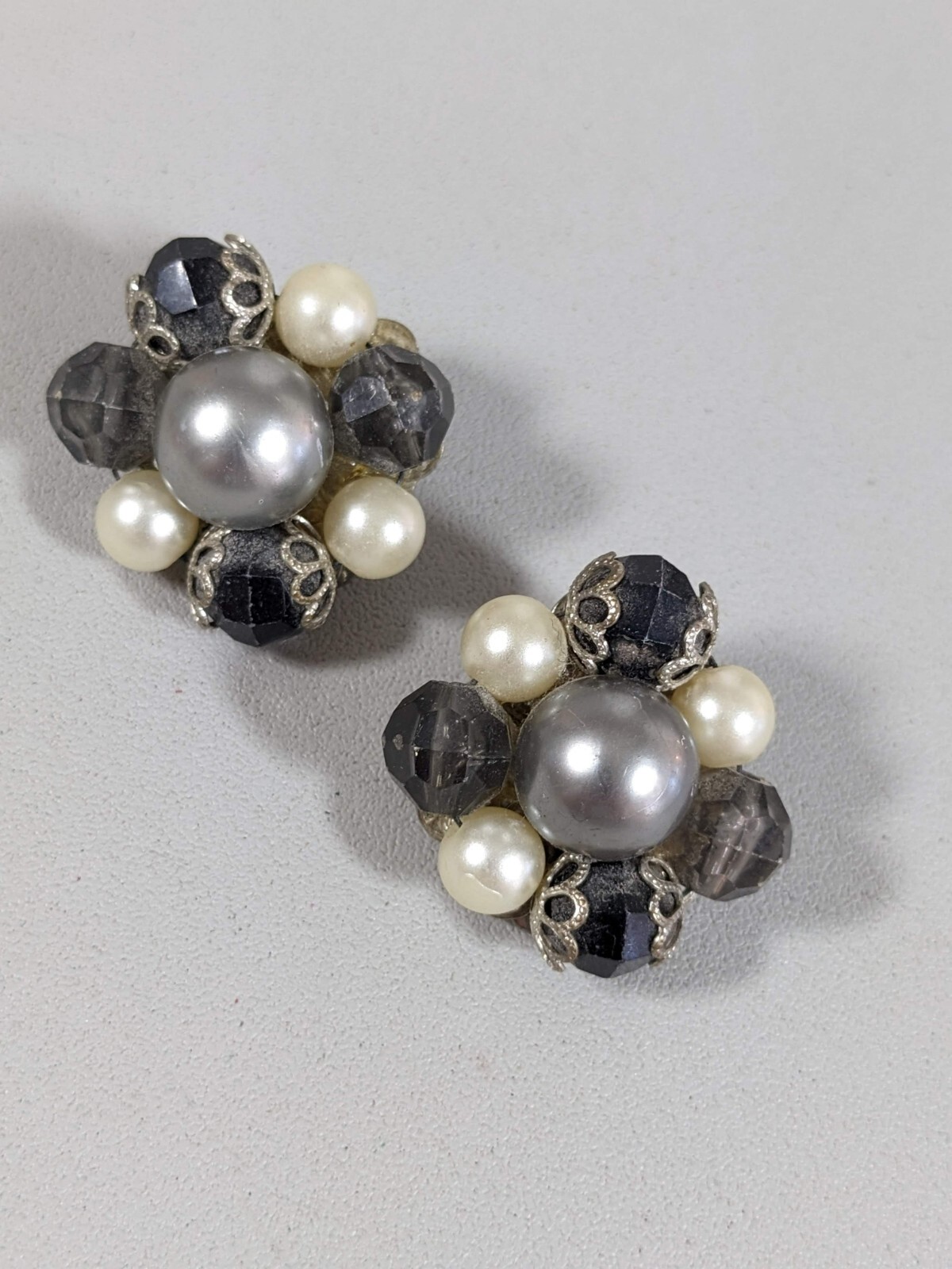 Vintage Silver Tone Gray Pearl Black Bead Cluster Round Clip On Earrings