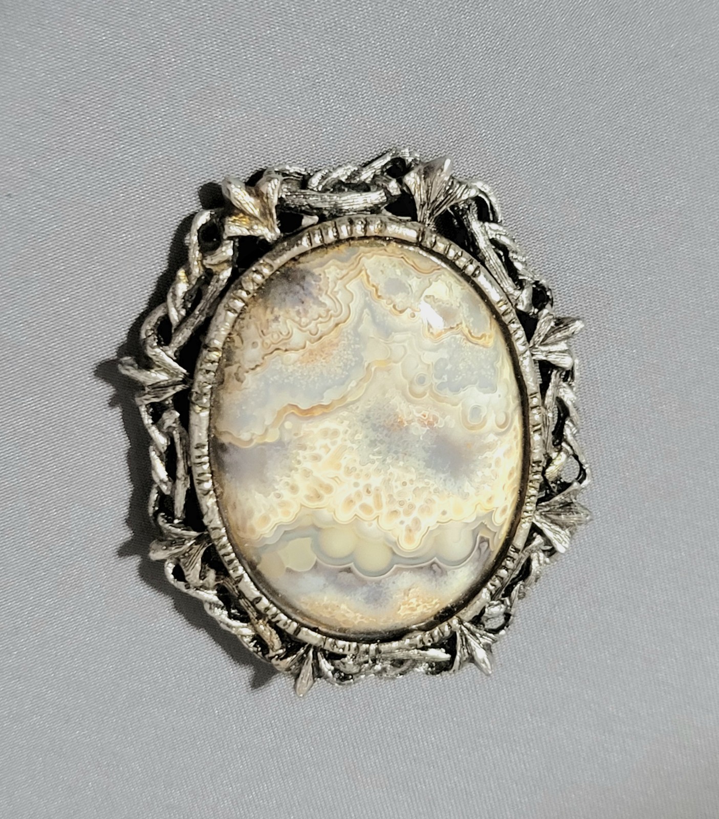 Vtg. Oval Agate Cabochon Brooch Pins Bezel Leaf Frame Silver & Gold Tone Set 2