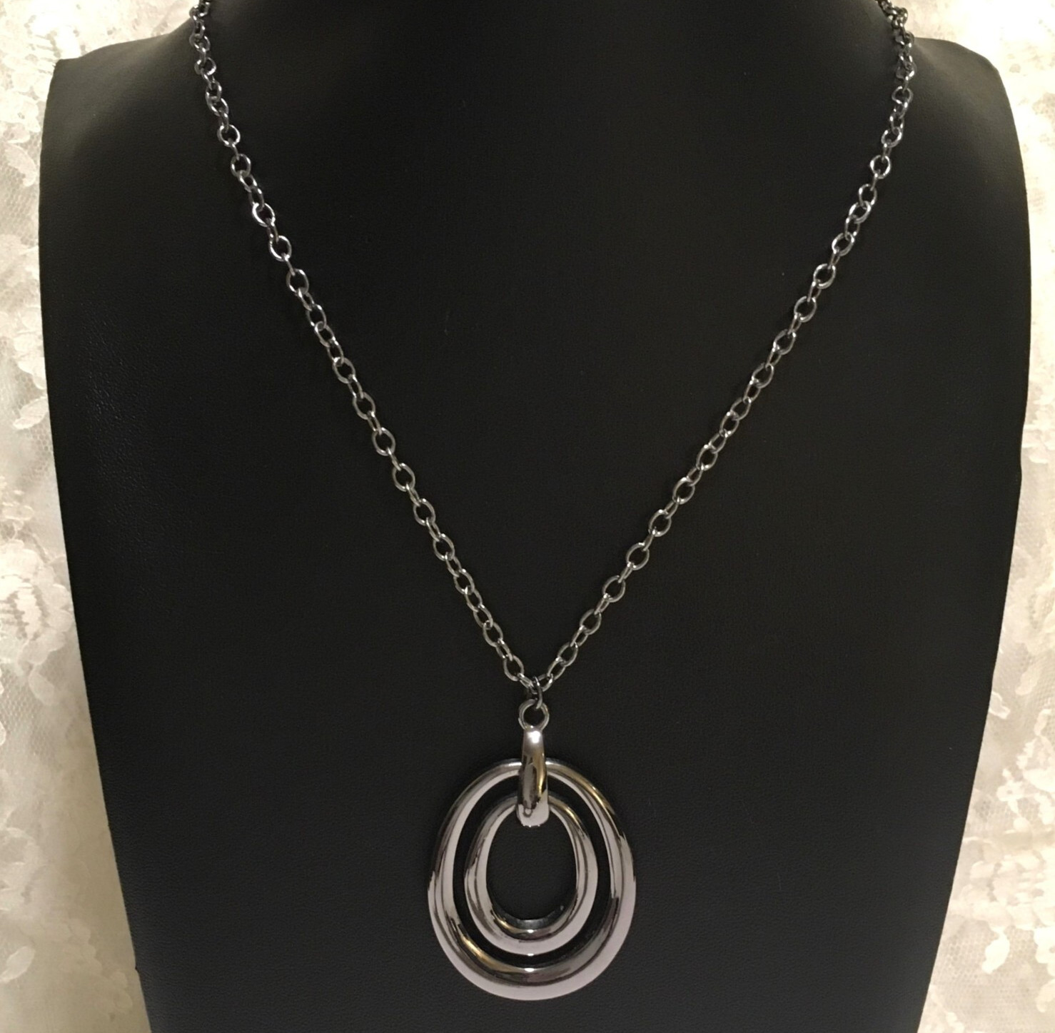 Dark Gray Chain Pendant Necklace Oval Pendant y2k 2000s Vintage
