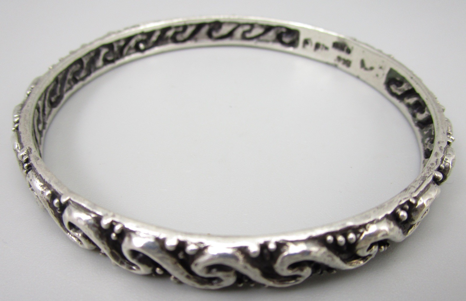 LOVELY DIAN MALOUF HEAVY STERLING SILVER SCROLL DESIGN BANGLE BRACELET 27.7G