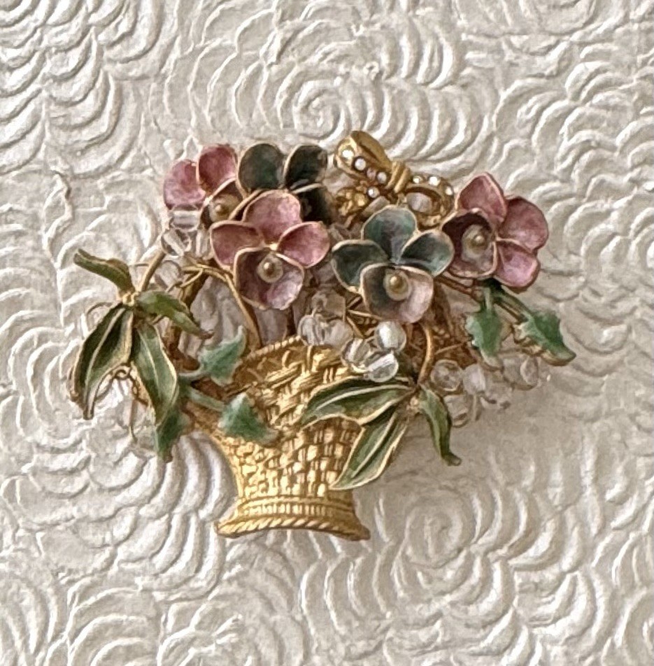 Vintage basket of pansies enamel on gold tone metal Brooch Pin