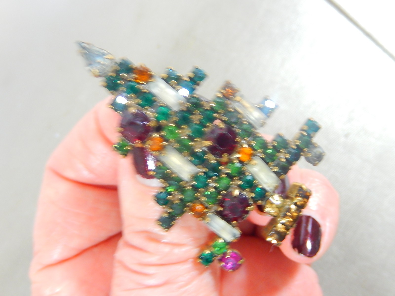 50’s OLD WEISS UNSIGNED CHRISTMAS TREE CANDLE LIT MULTI COLOR RHINESTONE BROOCH