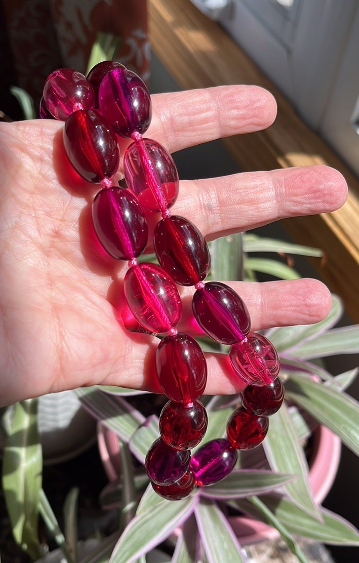 JOAN RIVERS Oval Lucite Chunky Bead Necklace~Purple Pink Red Berry Colors~Estate