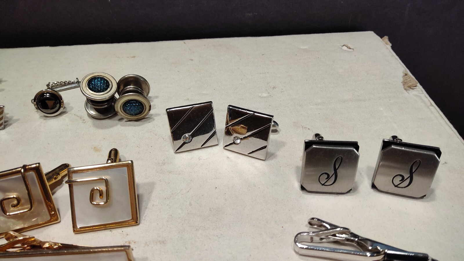 Group of Vintage Cuff Links & Tie Clips/Pins – Mostly Swank