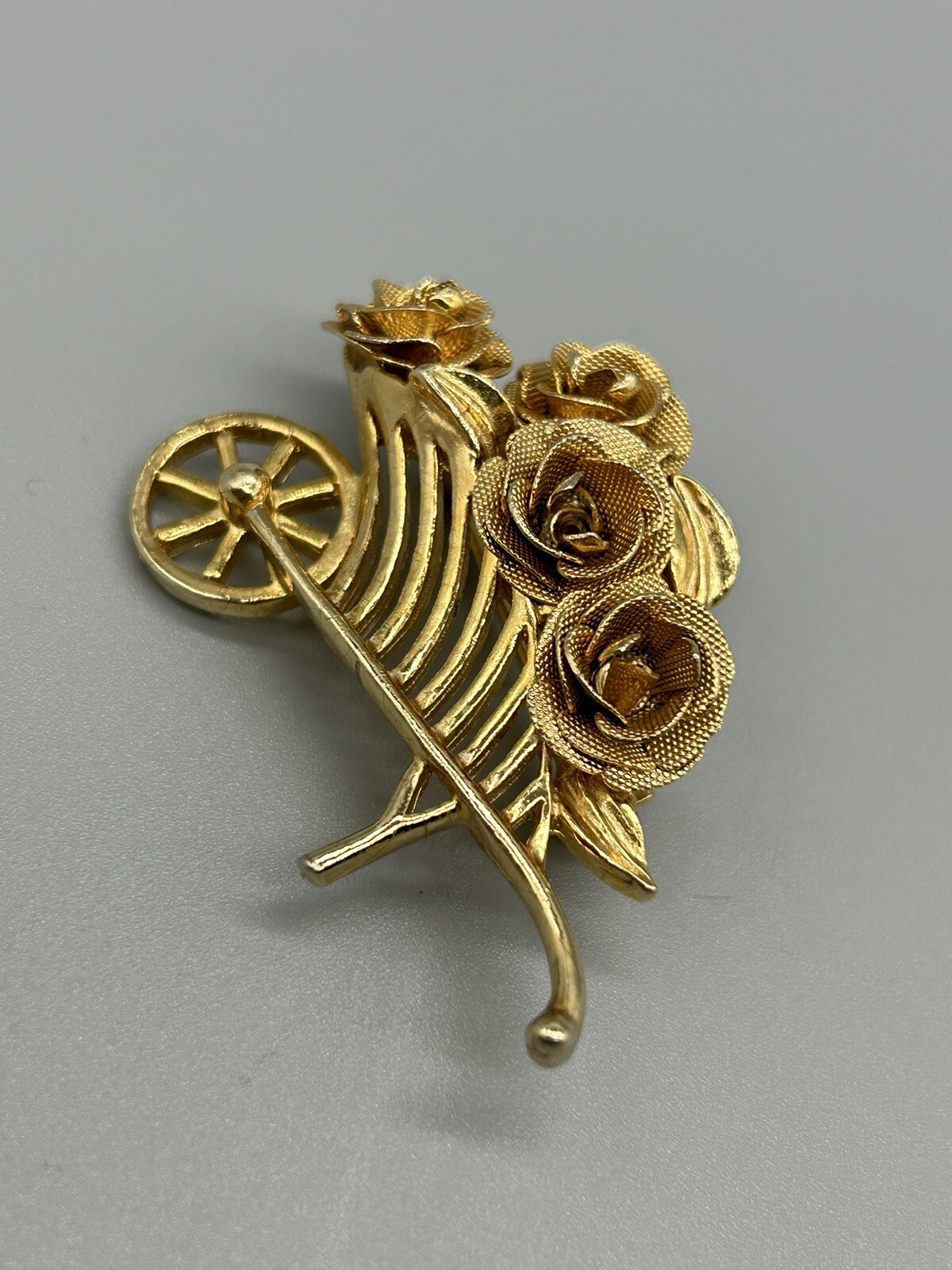 Brooks Textured Flowers Rose Bouquet Wheelbarrow Gold Tone Brooch Pin