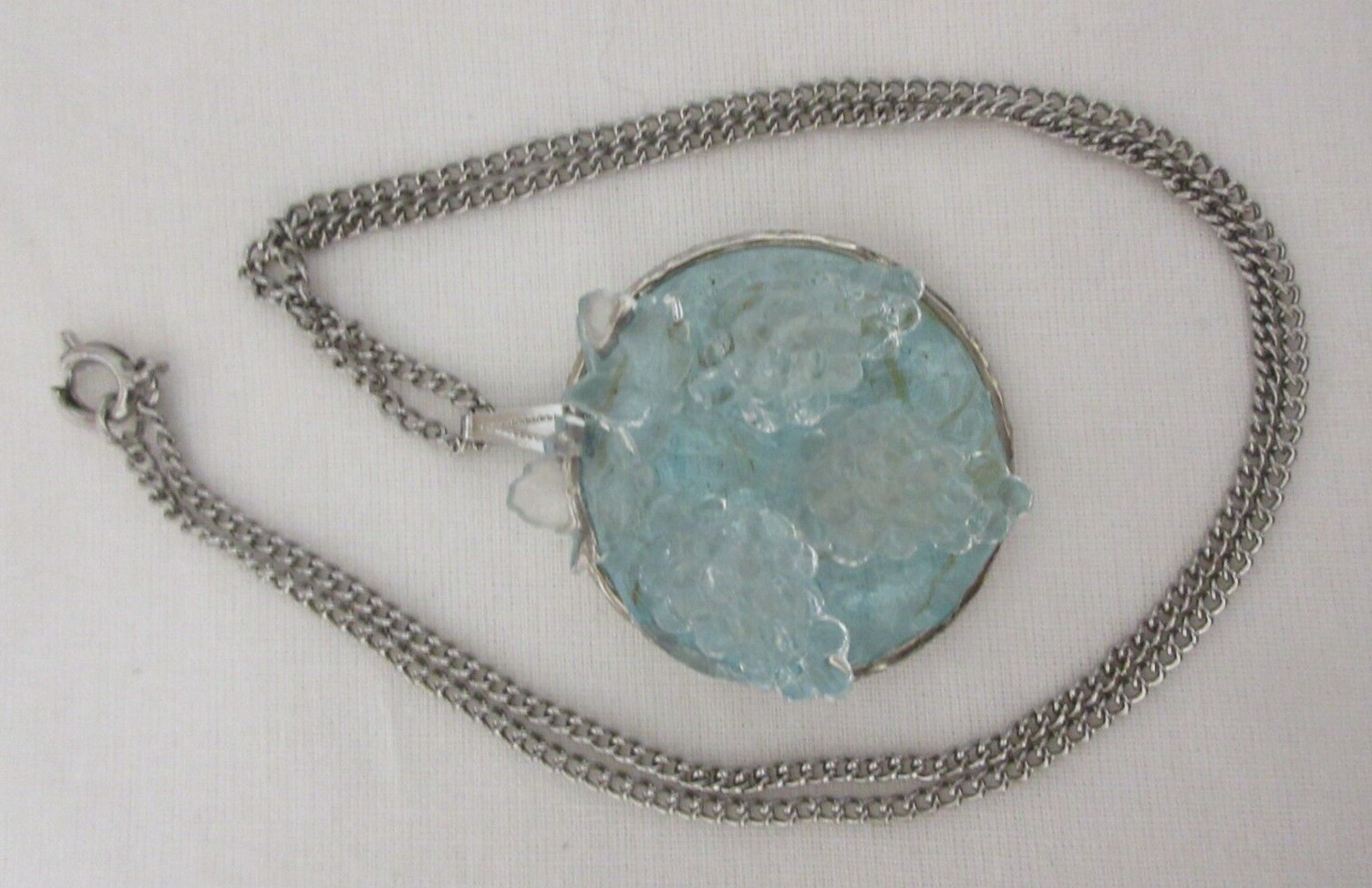 Vintage Silver Tone Tinted Molded Lucite Grape Clusters Pendant Necklace 21″