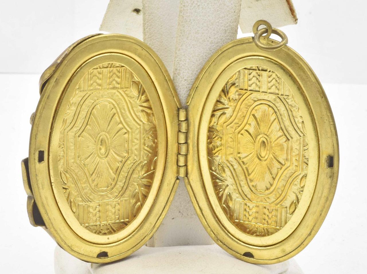 Vintage Gold Plate Metal large Art Nouveau / Retro Style Ladies Picture locket