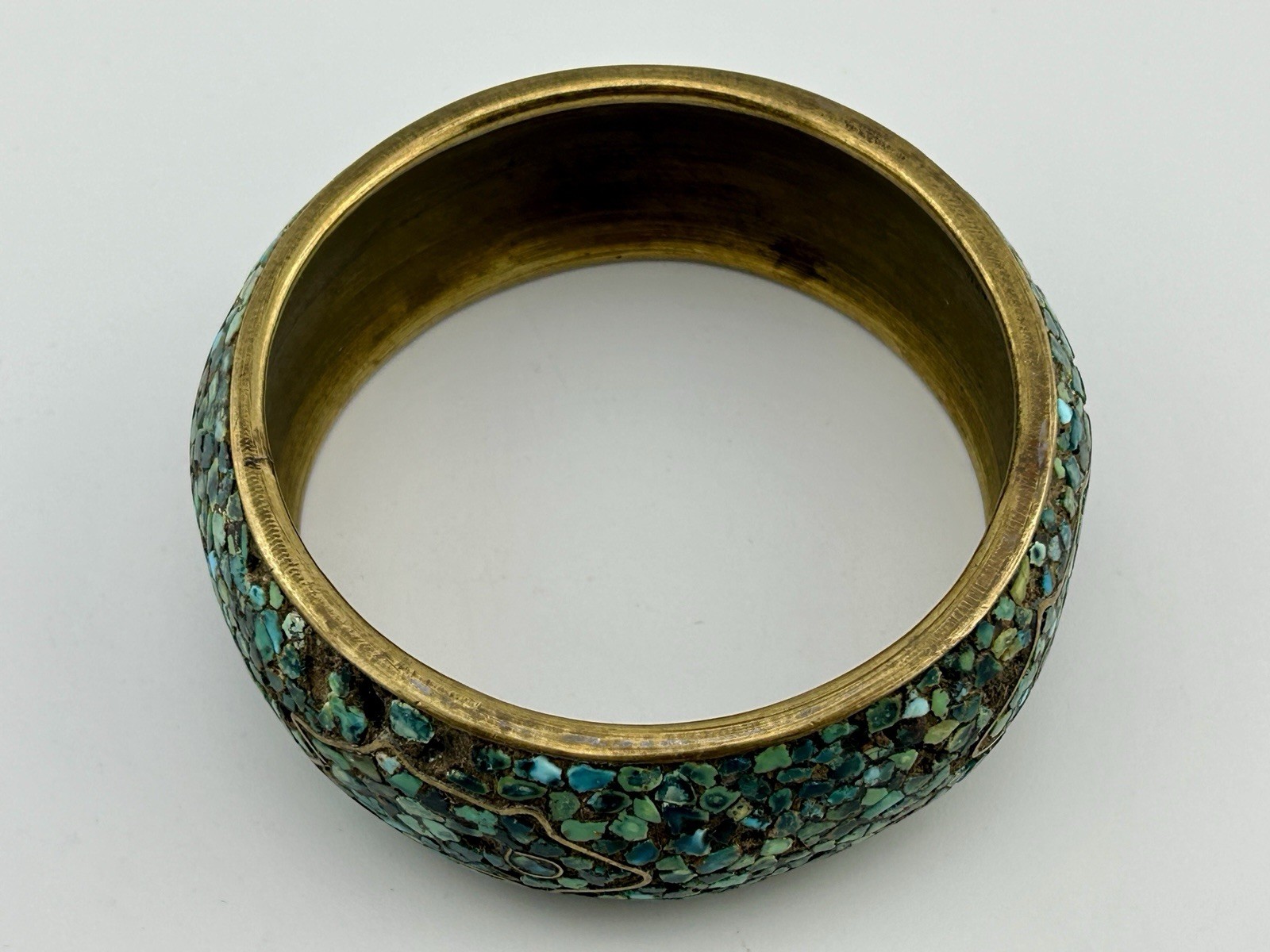 WIDE Brass Turquoise Chip‑Inlay Bangle Bracelet India 1960s VTG 1⅛″ tall