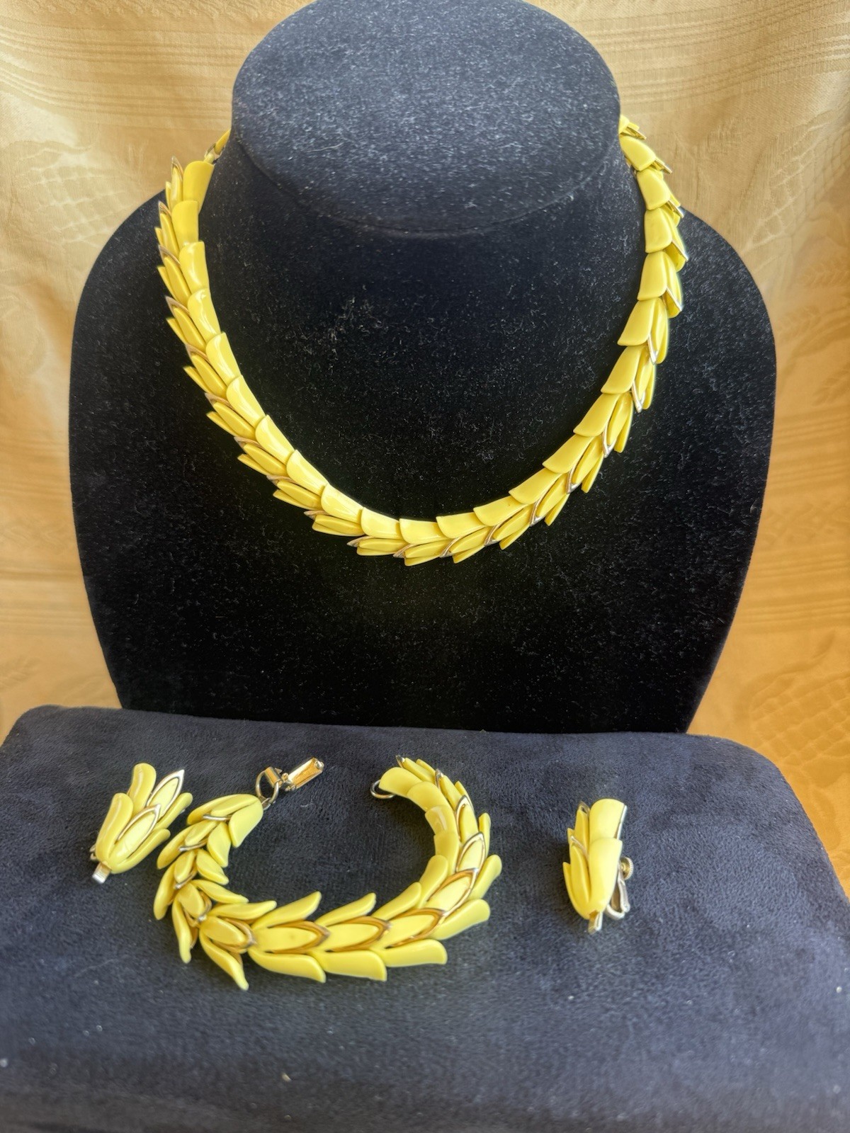 Vintage Pale Yellow Coro Jewelry Set. Necklace , Bracelet , & Screw on earrings