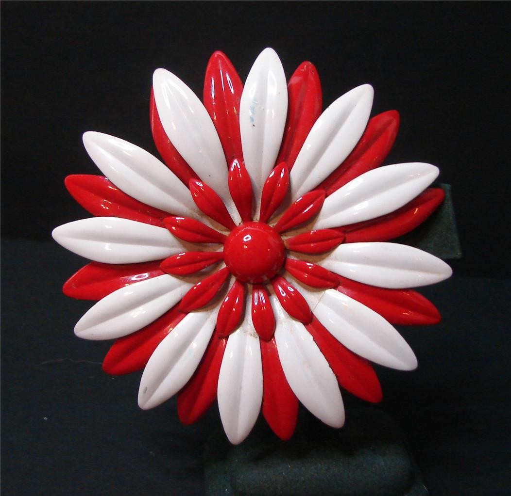 Vintage Retro Mod 60’s Red & White Enamel Layered Metal Daisy Flower Pin Brooch