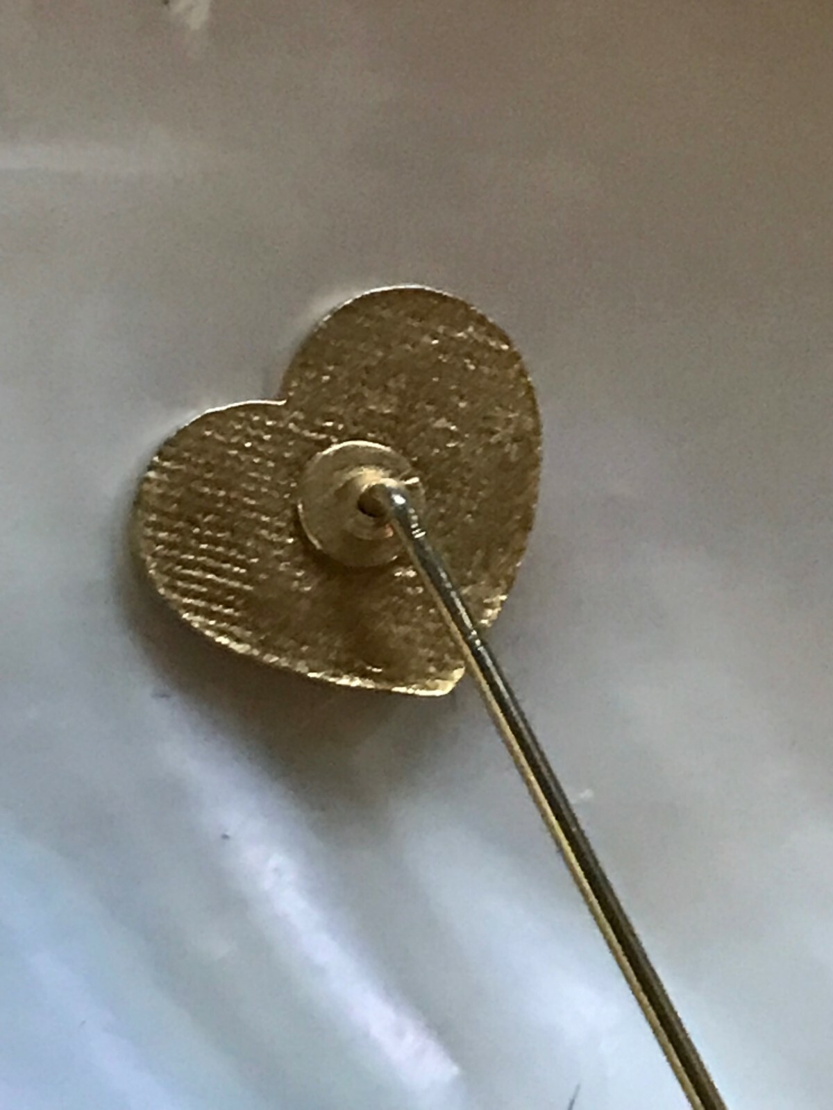 Vintage Dusty Purple & Pink w White Flowers Enamel HEART Goldtone Stick Pin –