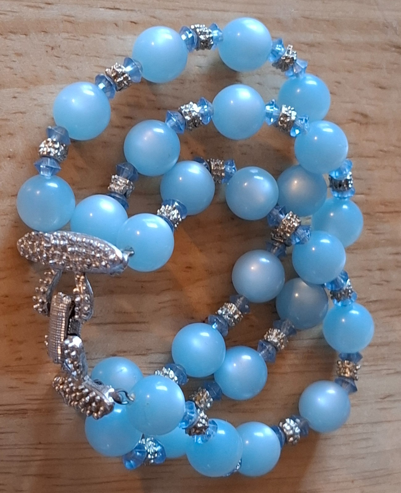 Jewelry Vintage Silver Tone Triple Strand Blue Moonglow Lucite Beads Bracelet