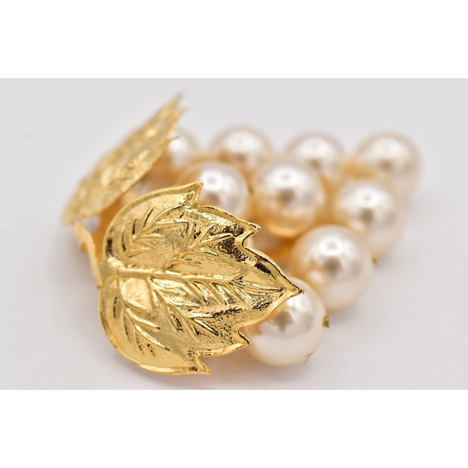Vintage Grapes Pin Brooch Grapevine Imitation Pearl Gold Leaf Chunky 1990s BinAJ
