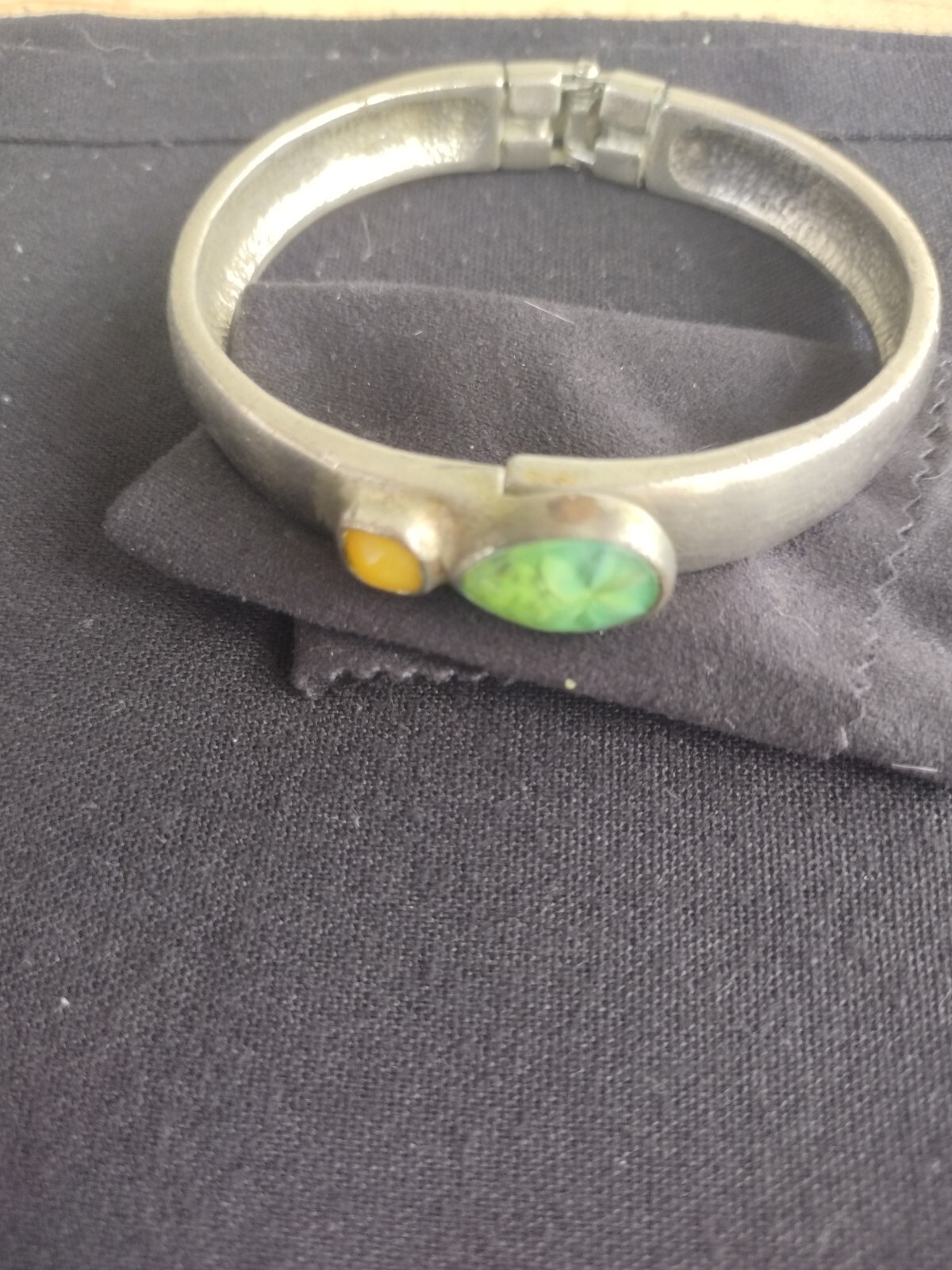 Sterling Silver Vintage Hindged Bracelet. 64 grams