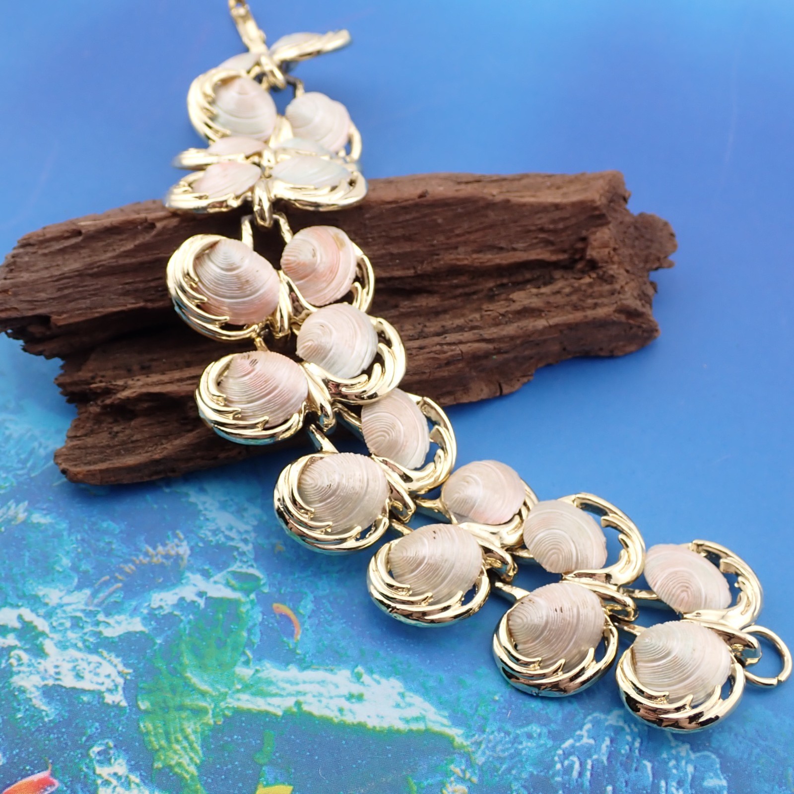 Vintage 1950’s Sea Shell Gold Tone 7″ Panel Scrolled Bracelet