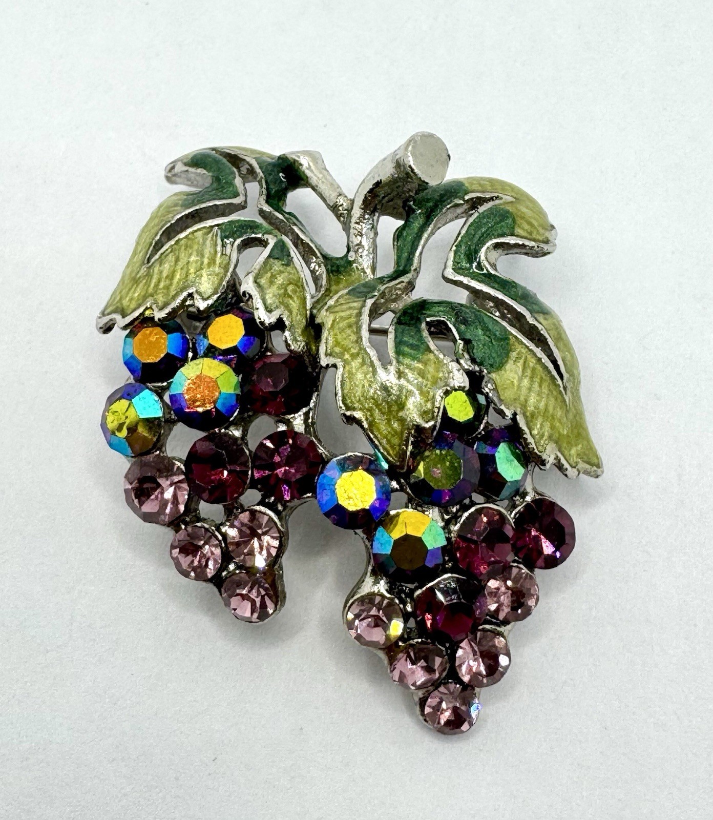 NICE Vintage Enamel Purple AB Iridescent Rhinestone Grapes Vine Brooch Pin 1.5”