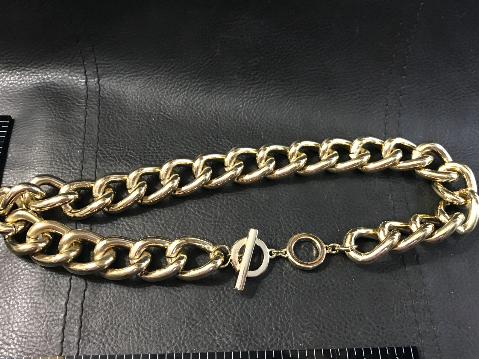 Vintage ANNE KLEIN Large Gold Tone Chain Link Choker 17″-18″ Toggle Necklace