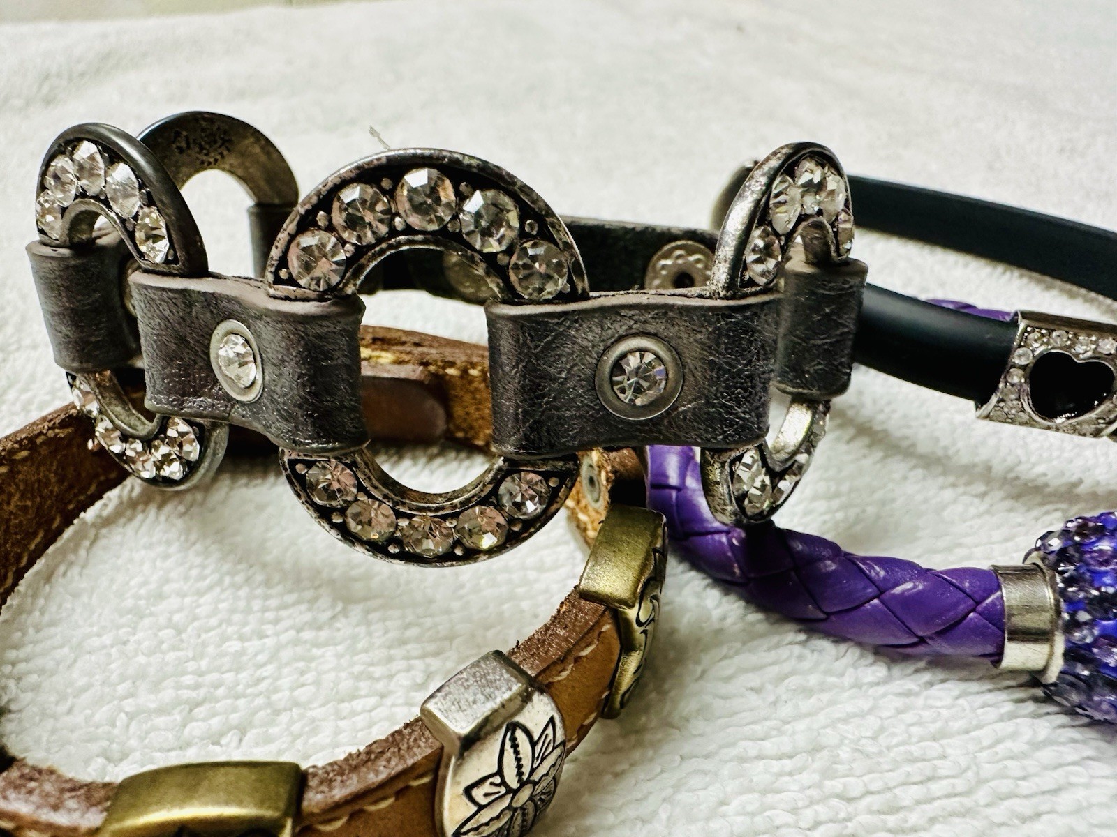 4 pc Faux Leather Bracelet Lot Purple Rhinestones Hearts b199