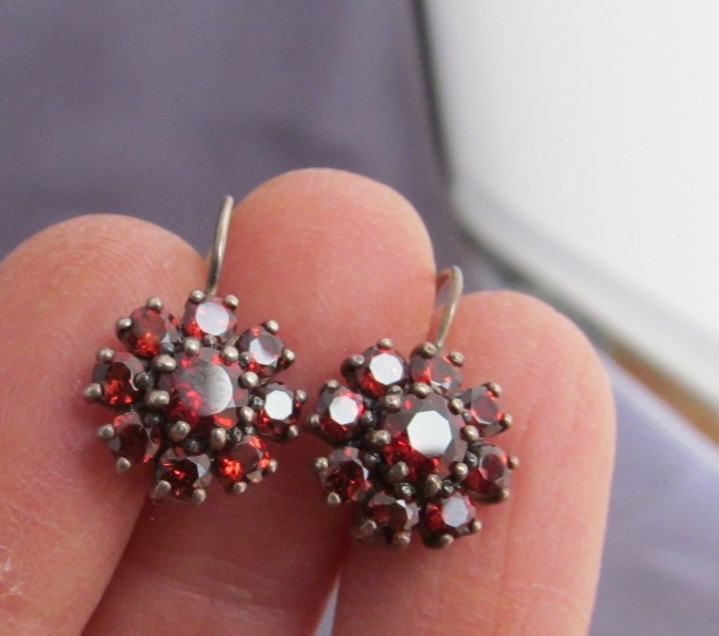 VINTAGE STERLING CLUSTER ROUND RED GARNET DROP DANGLE PIERCED SNAPBACK EARRINGS