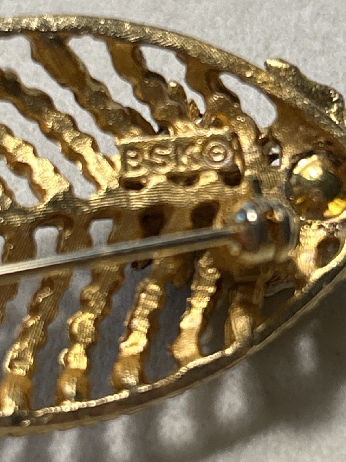 Vintage BSK Faux Seed Pearl Purple Enamel Flower Leaf Brooch Gold Tone 1950’s
