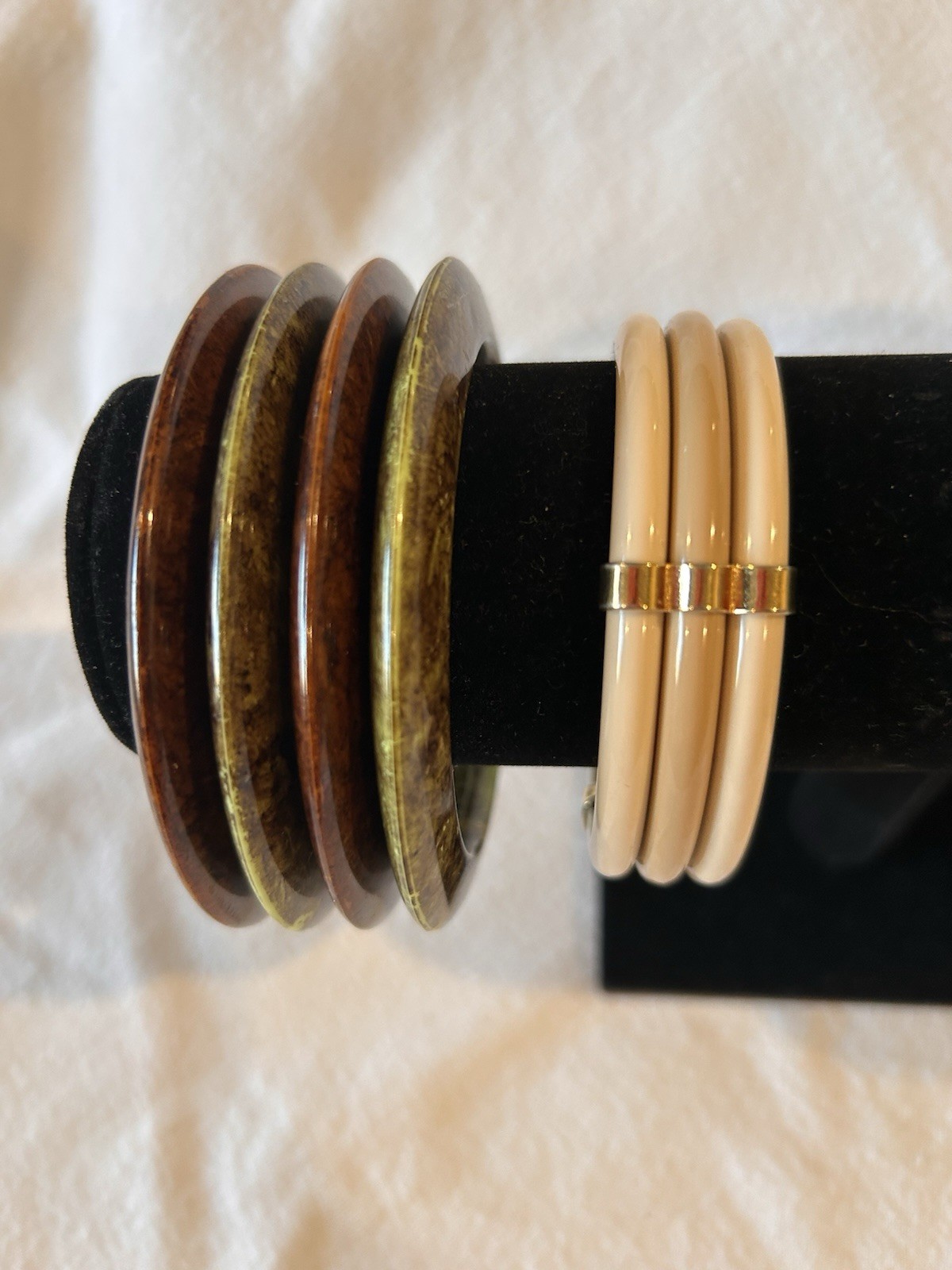 Lot of Vintage Lucite & Plastic & Acrylic Bangle Bracelets – Cuffs 15 Pc Total
