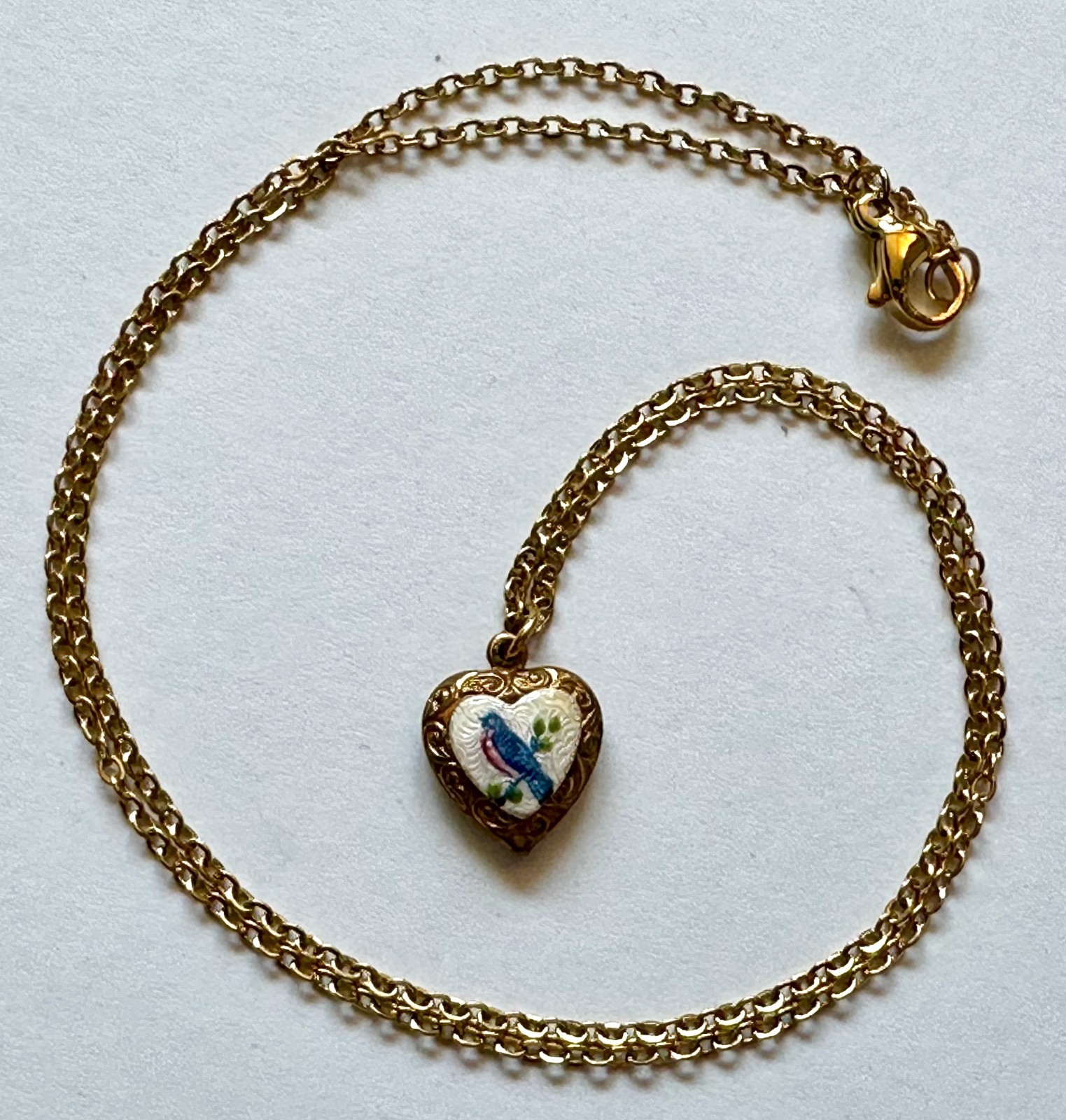 VINTAGE HEART PUFF BRASS W GUILLOCHE BLUE BIRD CHARM 1/2 OF 1″ NECKLACE 18″ GP