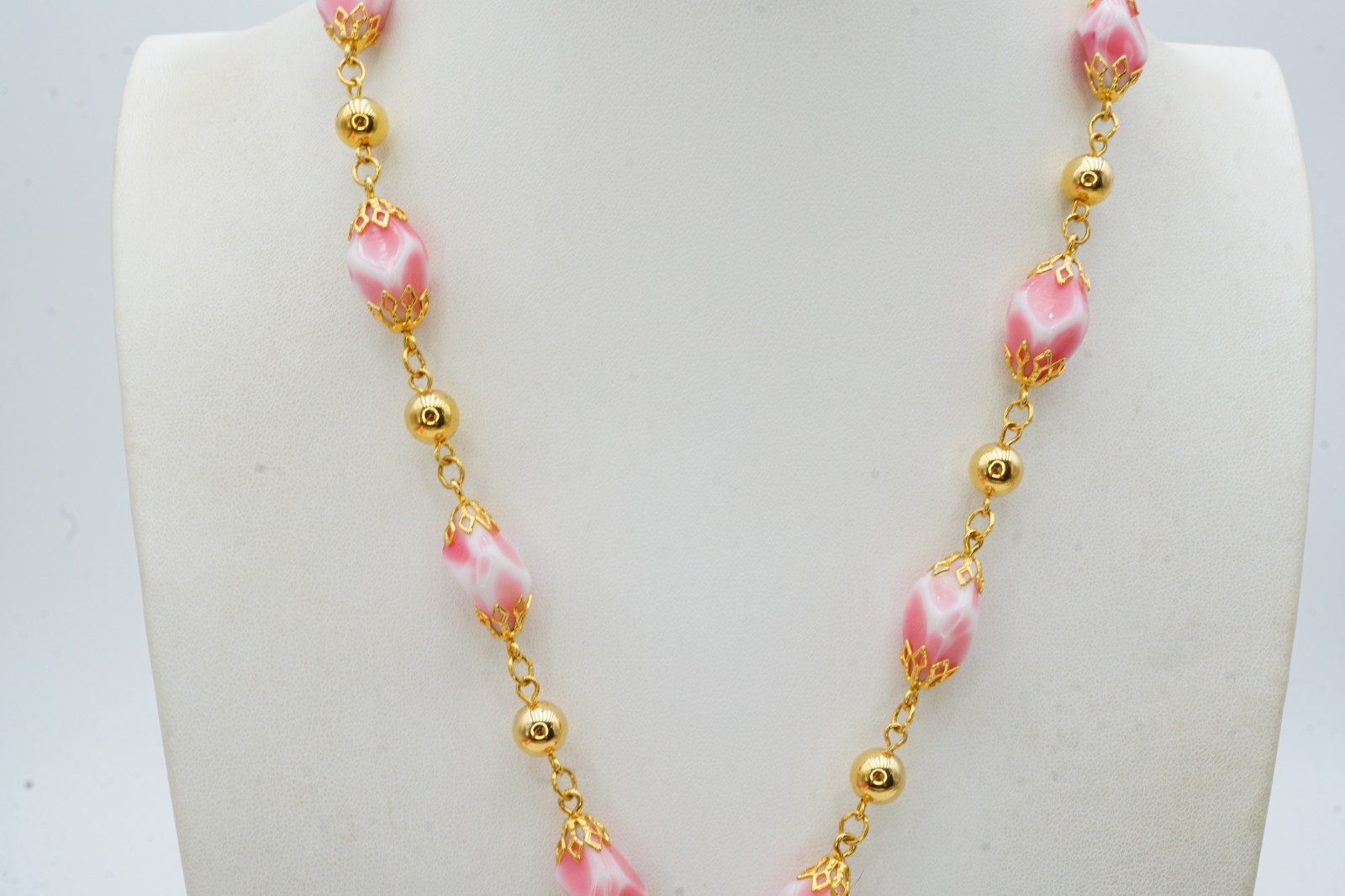 Vintage Necklace Gold Tone Pink Stone 22″