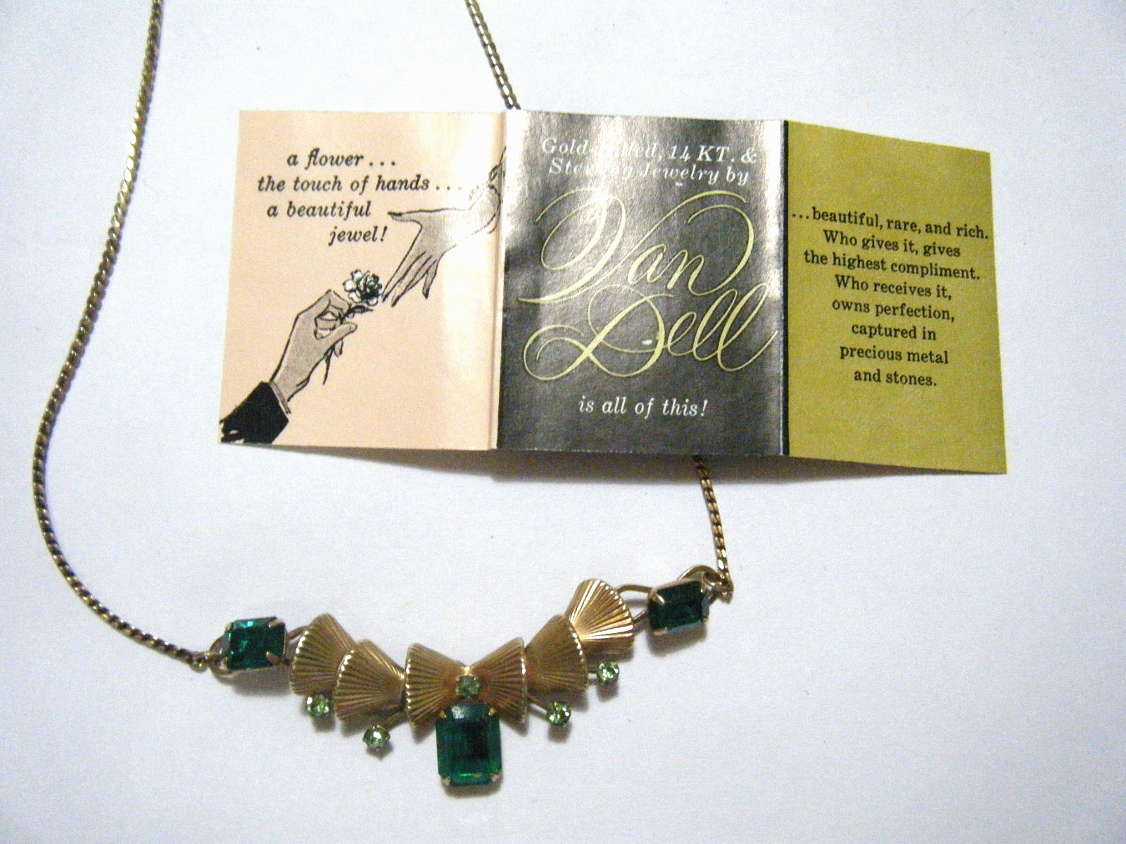 Pretty 17″ Vintage 40s Van Dell 1/20 12K GF Emerald Crystal Collar Necklace