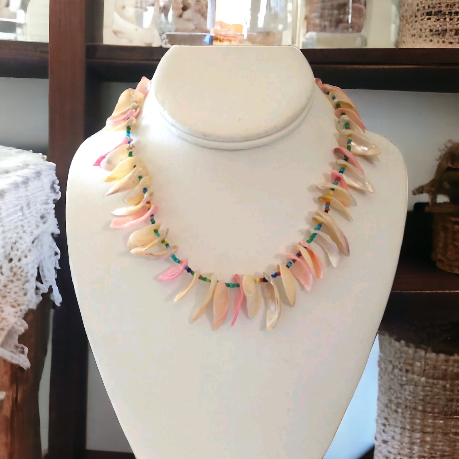 Vtg 90s Seashell Pieces Necklace Shell Mother Of Pearl Beach Coastal Tropical