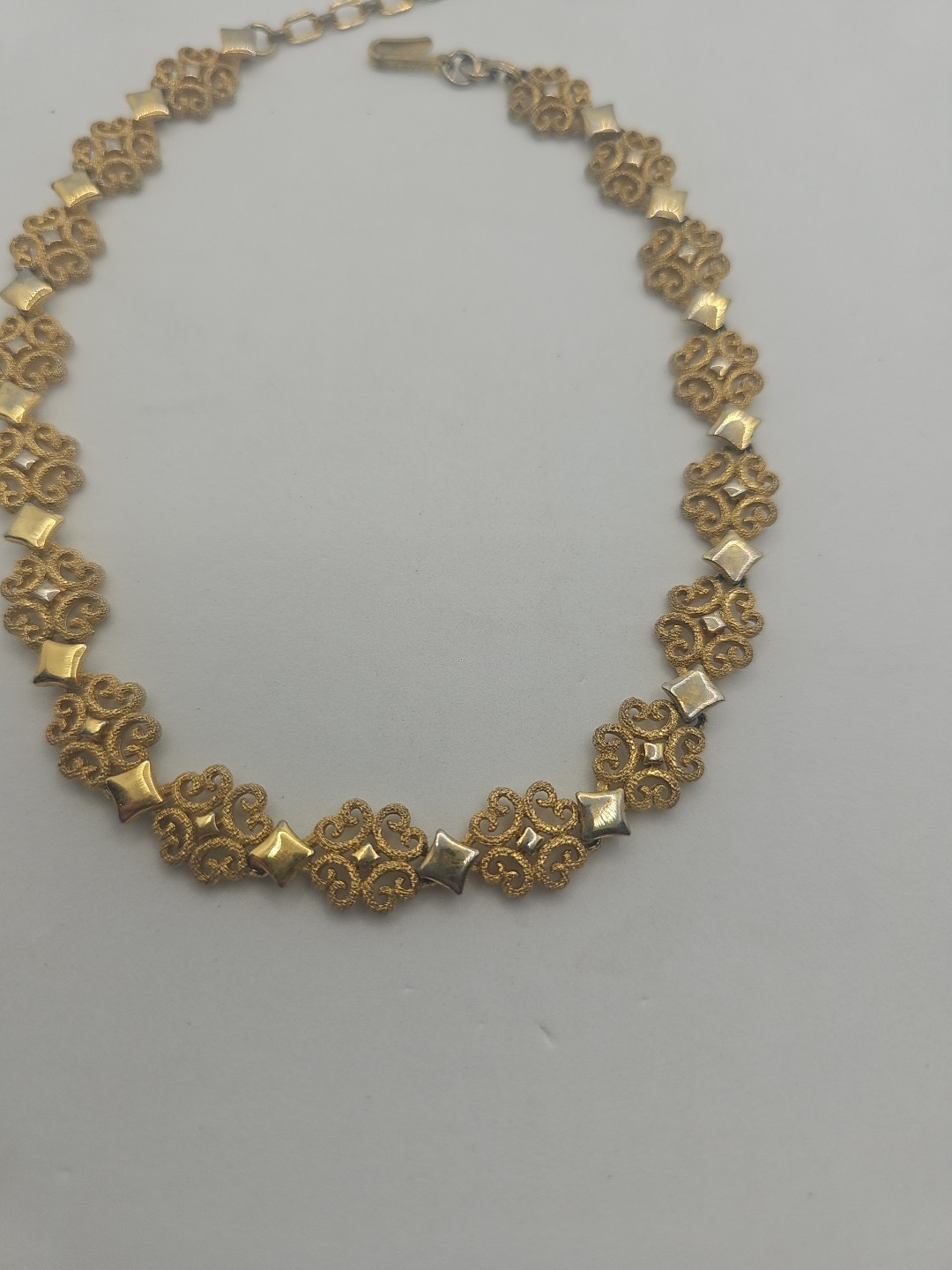 Avon Vintage 1971 Precious Pretenders Necklace