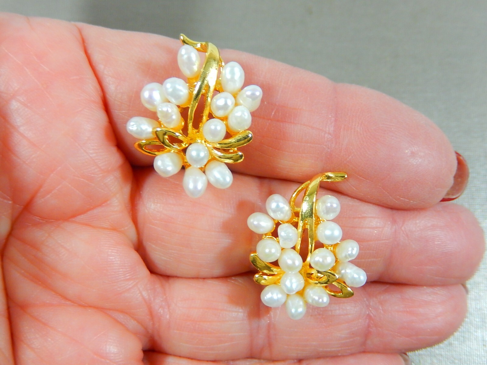 VTG 80’s CULTURED FRESH WATER BIWA PEARL CLUSTER GP FLOWER CLIP EARRINGS MINTY!